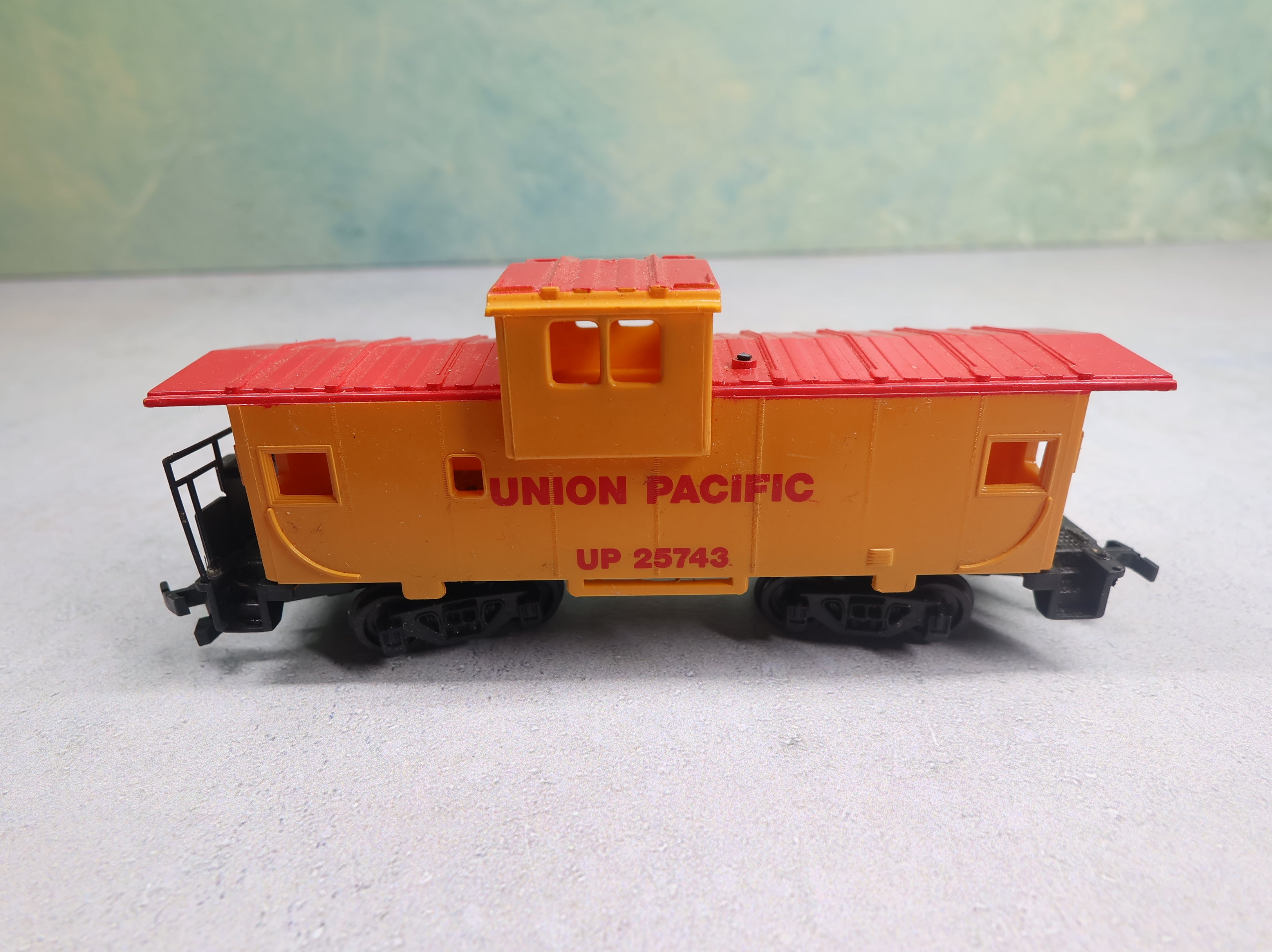 USED Bachmann HO Scale Caboose Union Pacific UP #25743
