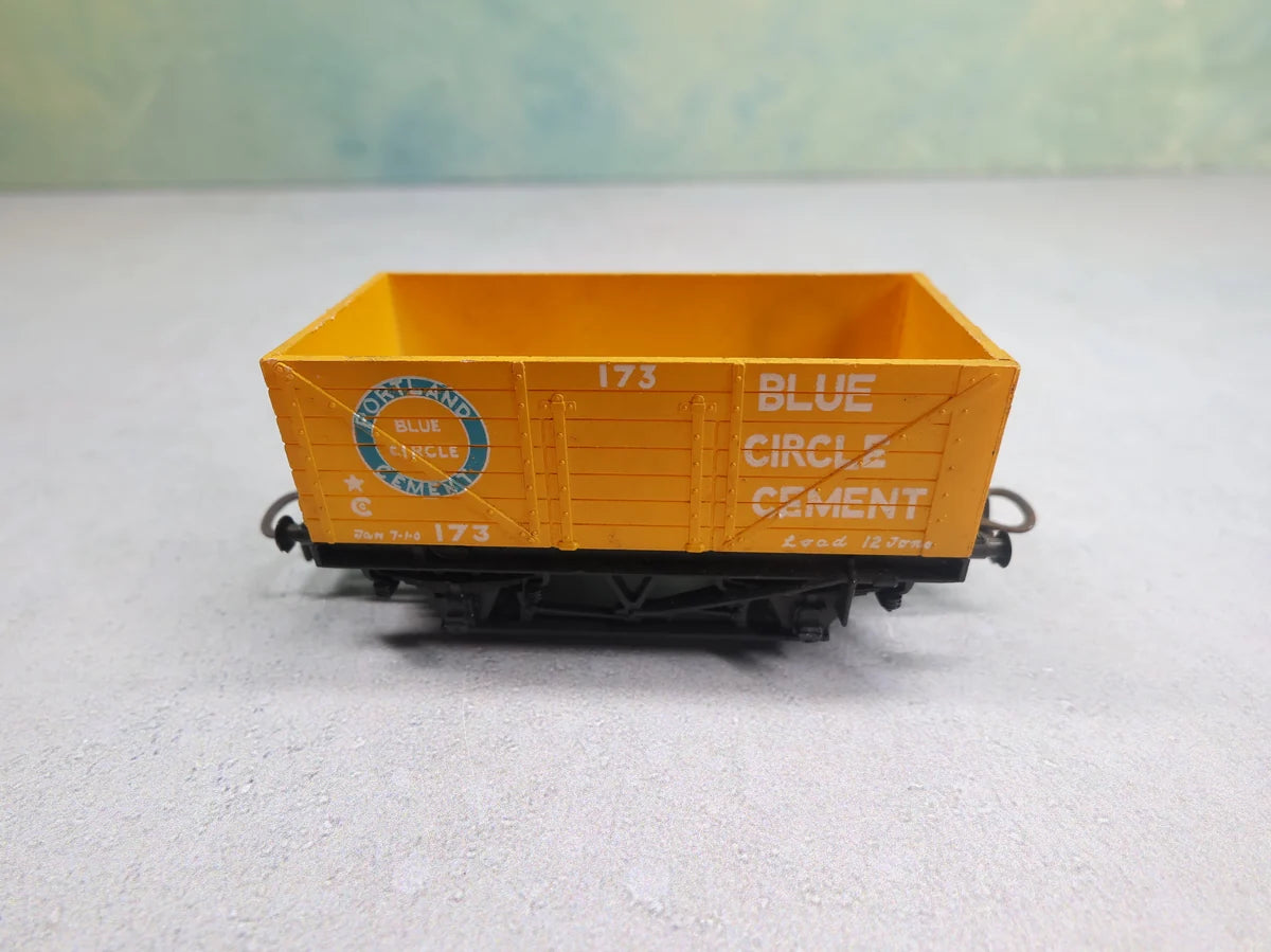 USED Liliput HO Scale Wooden Billboad Wagon Blue Circle Cement #173