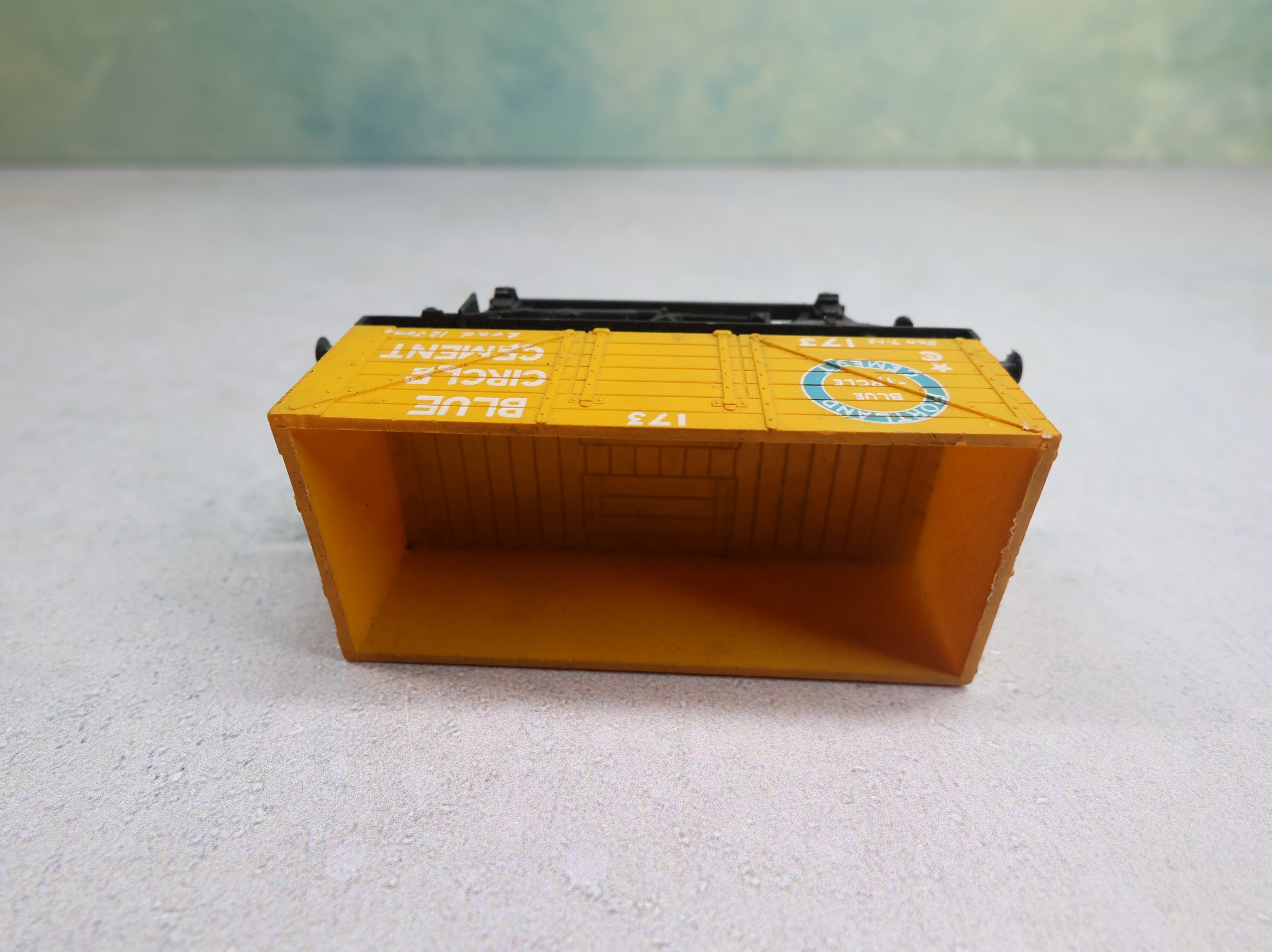 USED Liliput HO Scale Plank Wagon Portland Blue Circle Cement #173 Euro Couplers