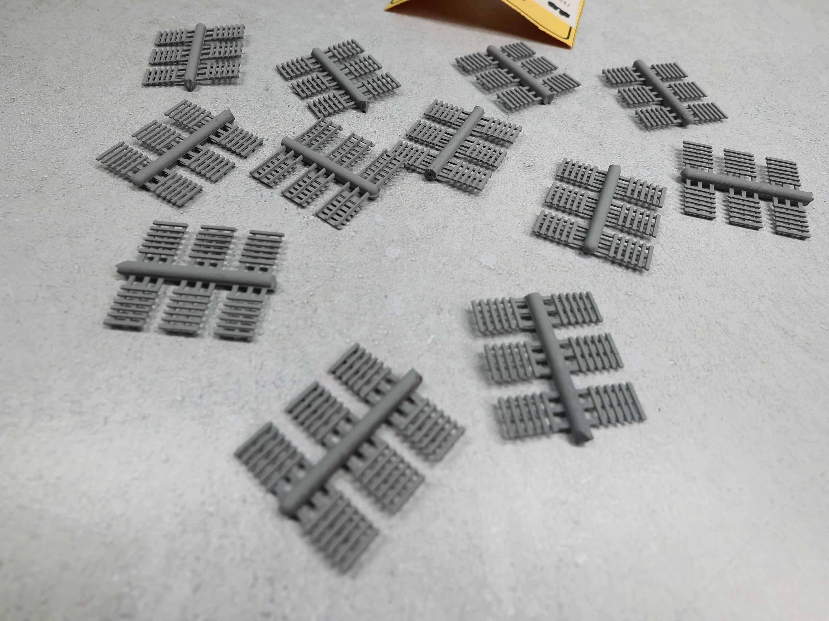 USED Micro Engineering Company 80-144 N Scale Pallets (72 pcs)