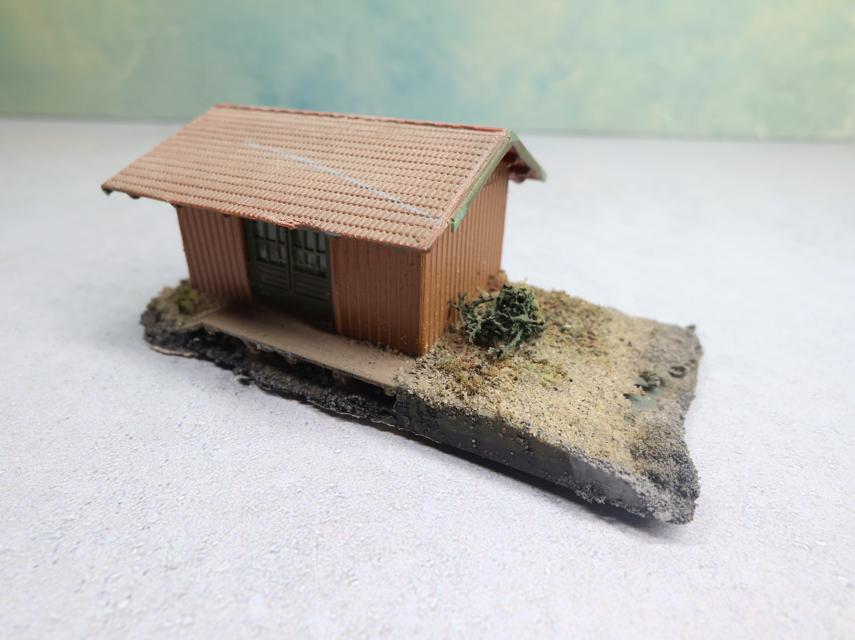 USED Pola N Scale Shed with Greenery