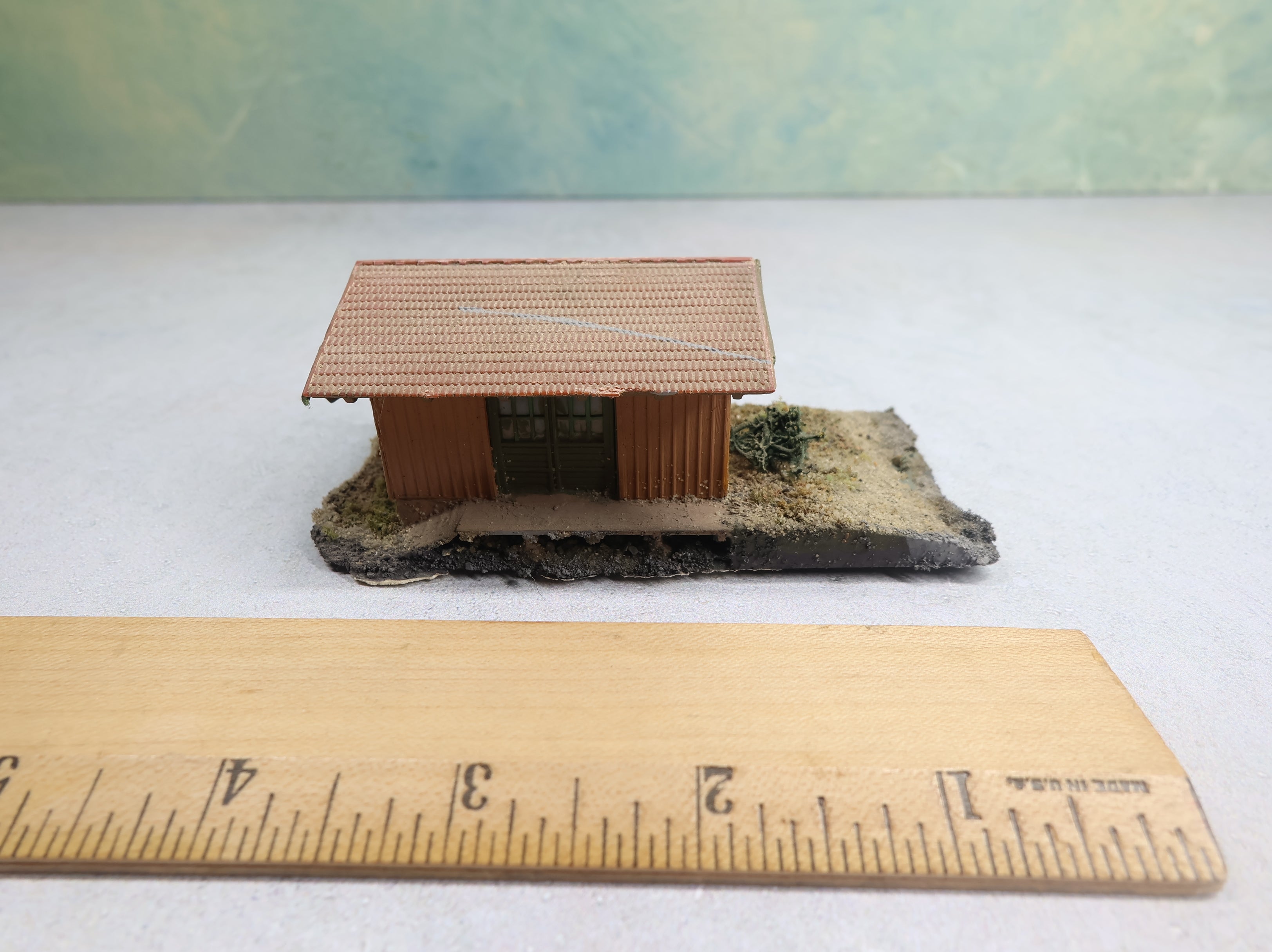 USED Pola N Scale Shed with Greenery