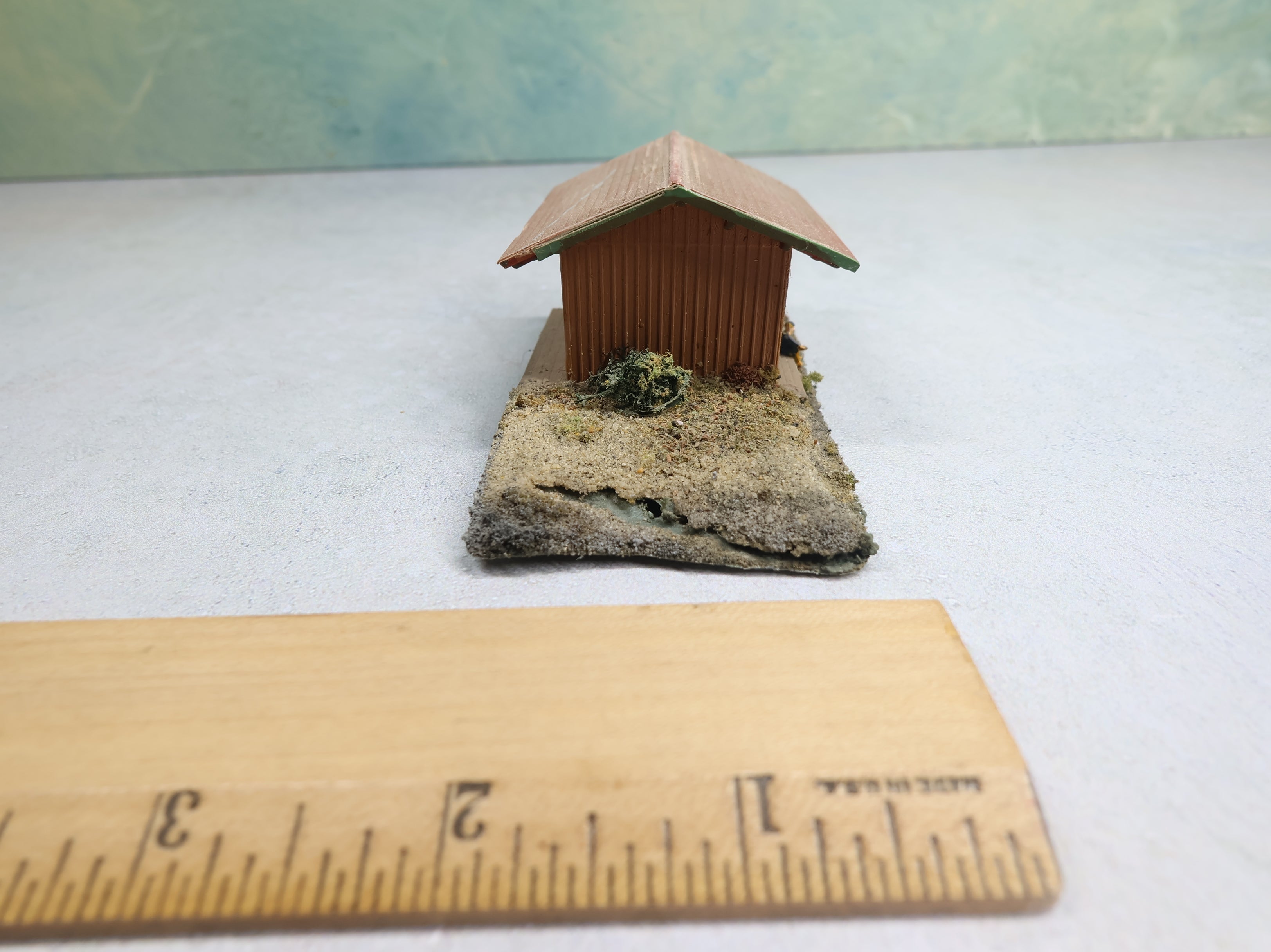 USED Pola N Scale Shed with Greenery