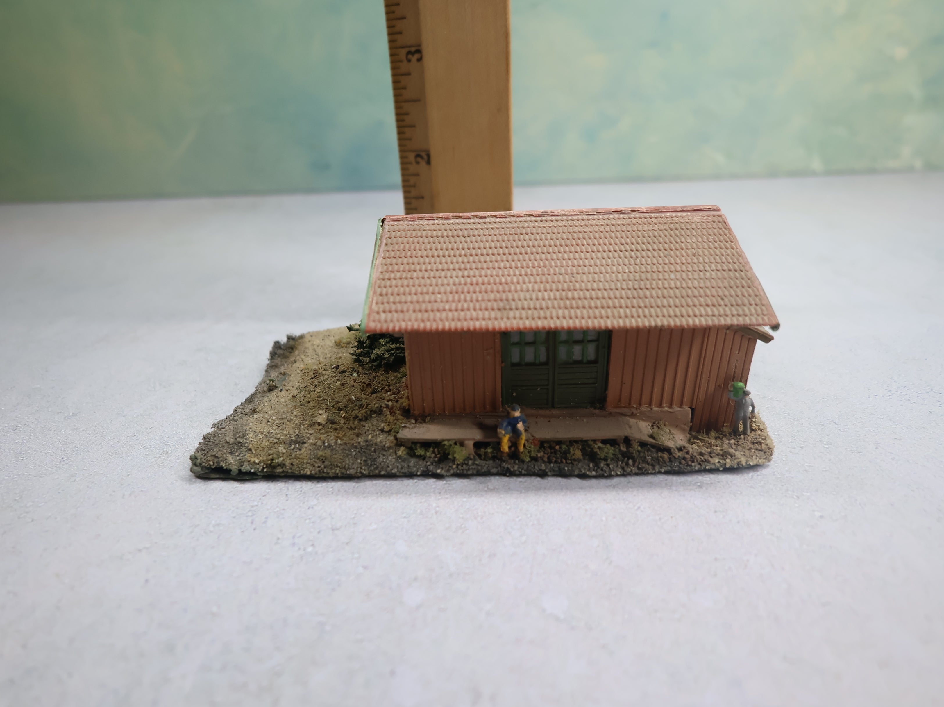 USED Pola N Scale Shed with Greenery
