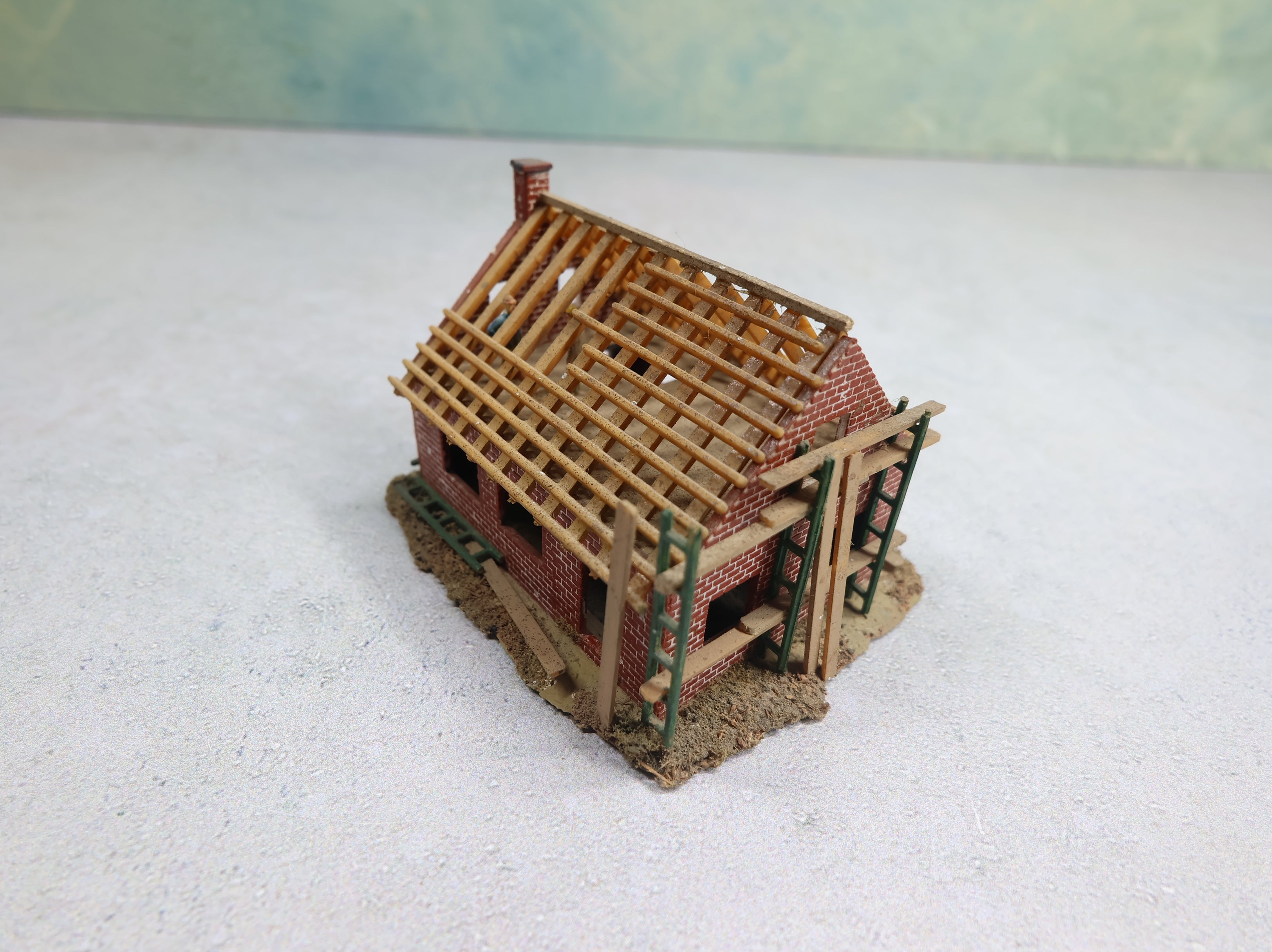 USED N Scale Brick Under Construction Home w/ Figures