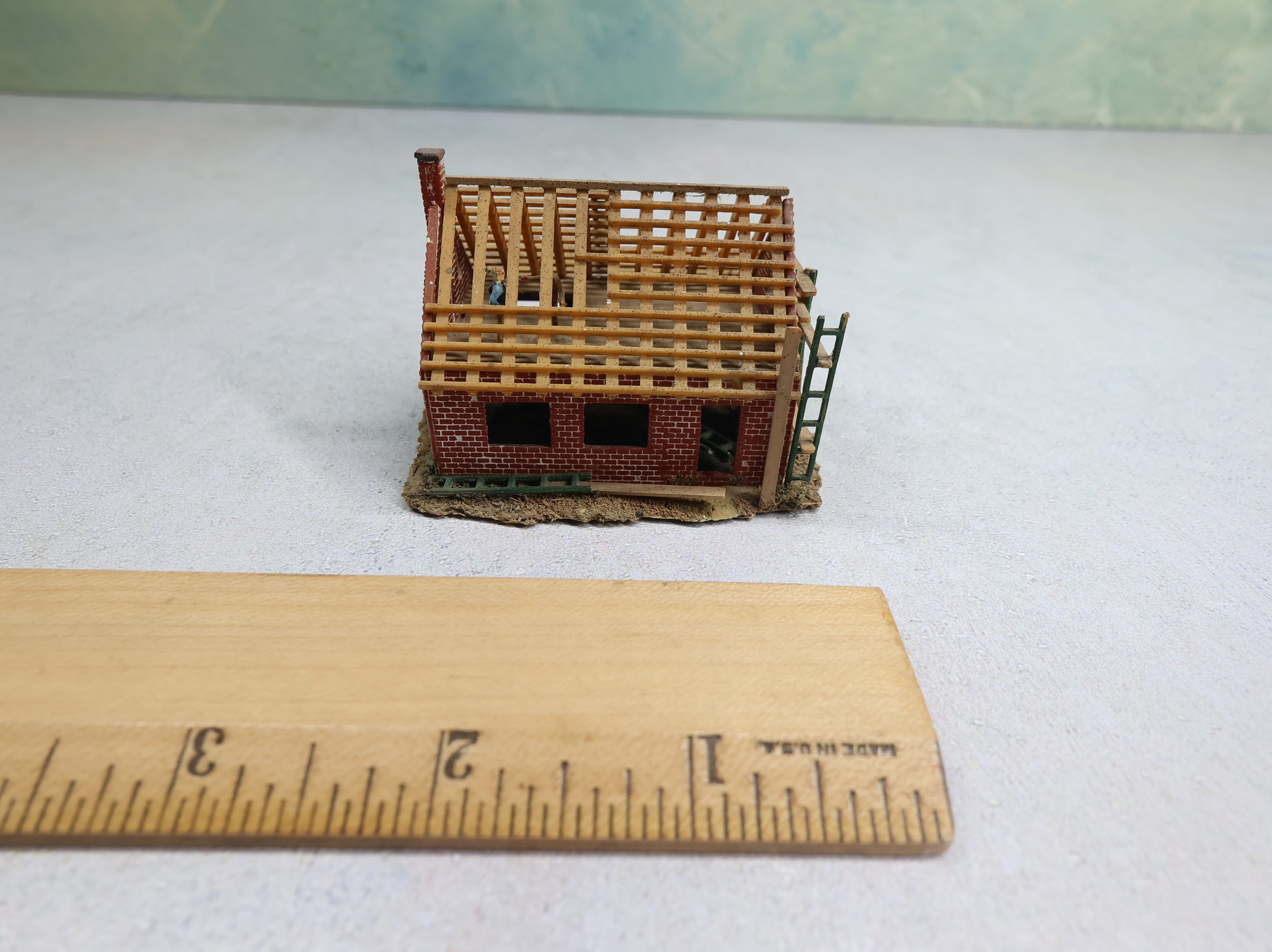 USED N Scale Brick Under Construction Home w/ Figures