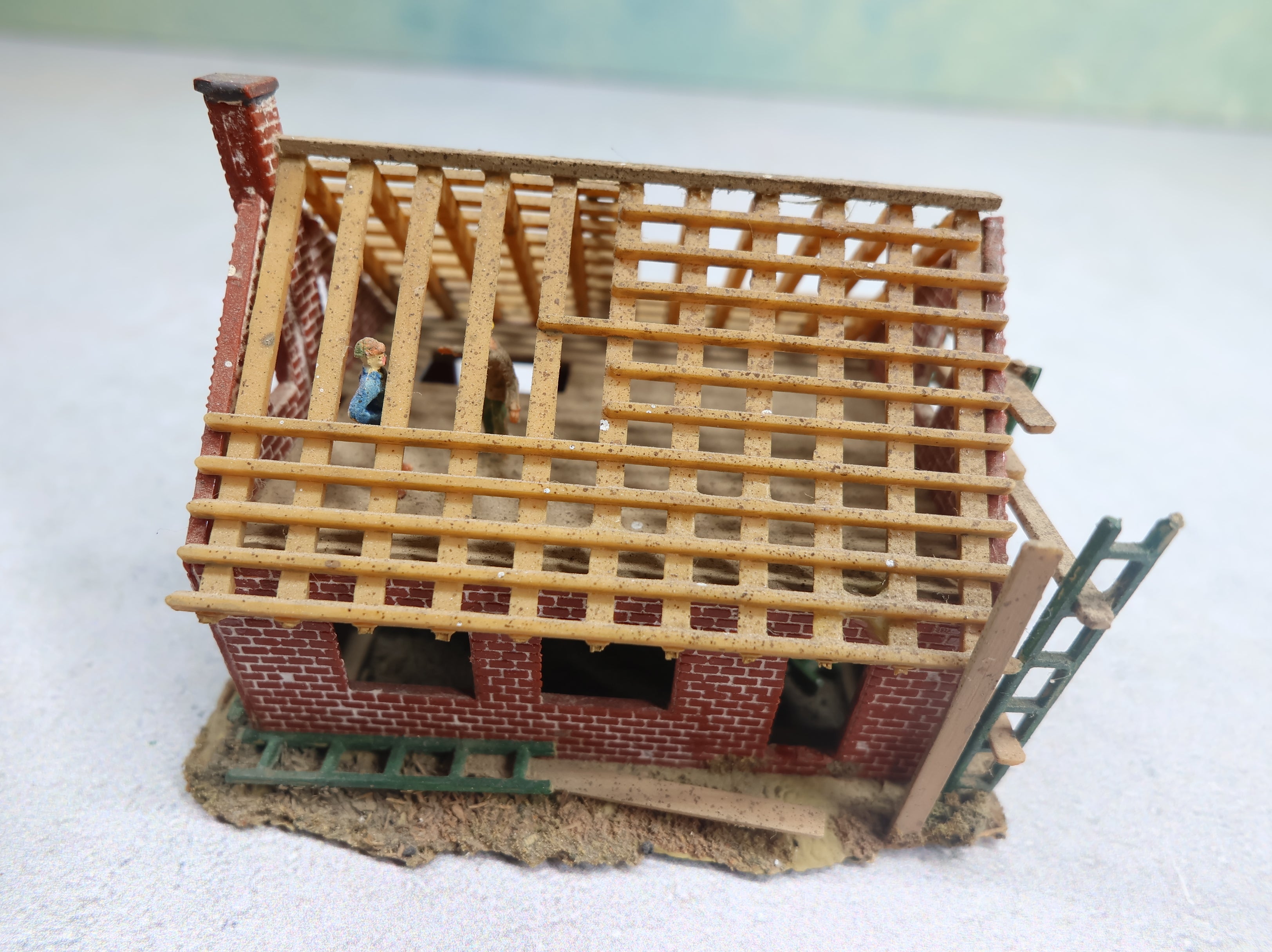 USED N Scale Brick Under Construction Home w/ Figures