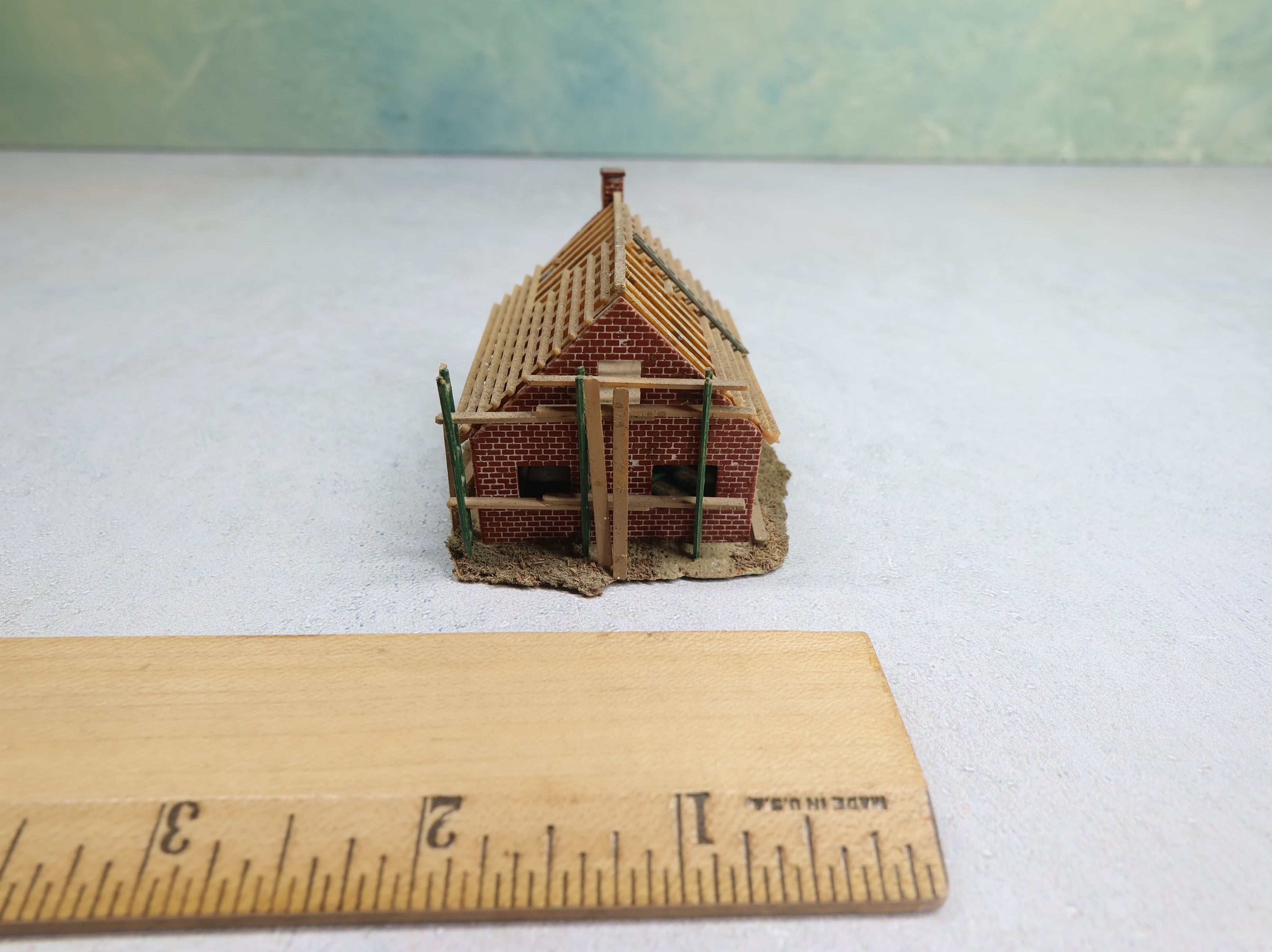 USED N Scale Brick Under Construction Home w/ Figures