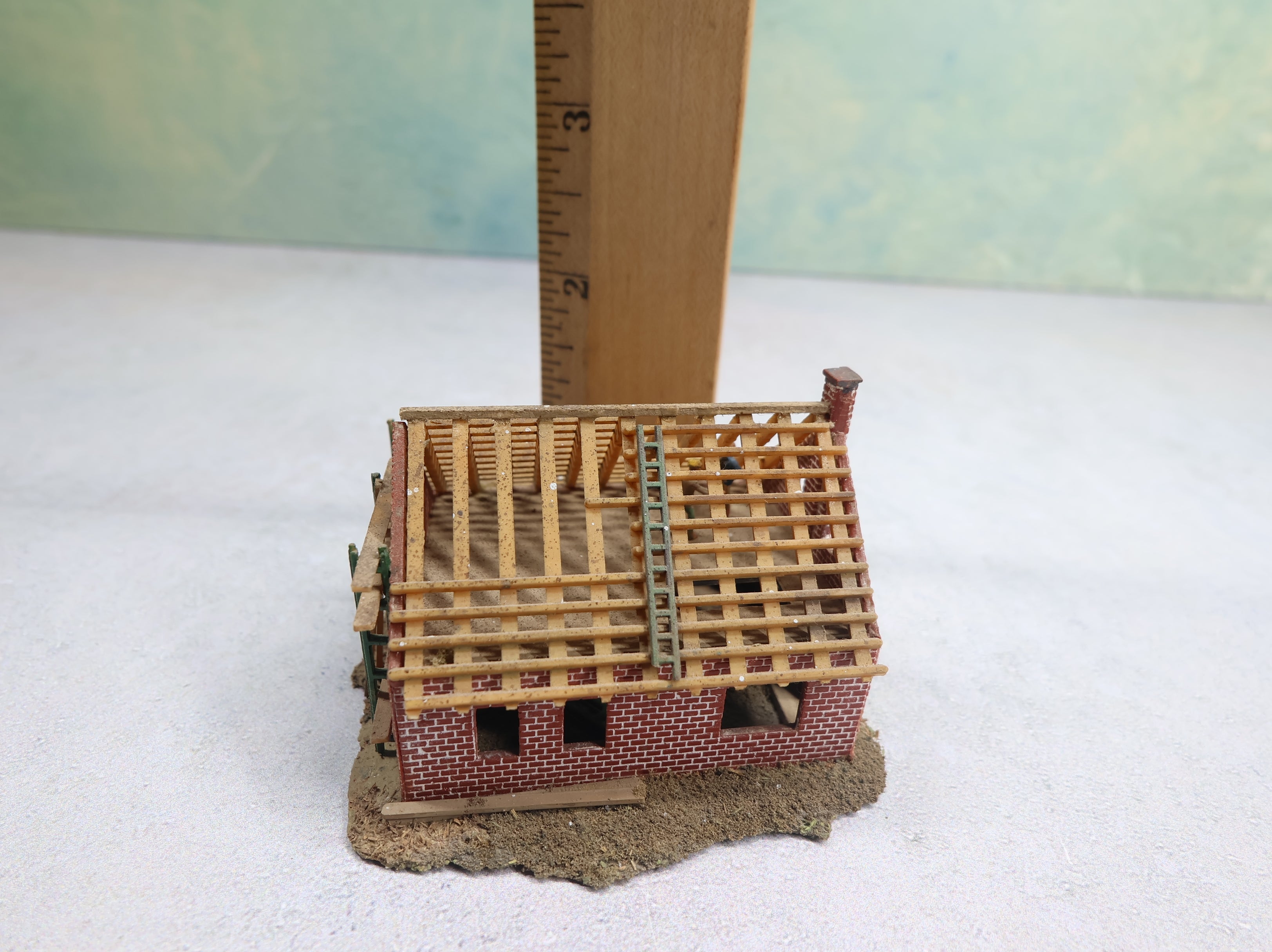 USED N Scale Brick Under Construction Home w/ Figures