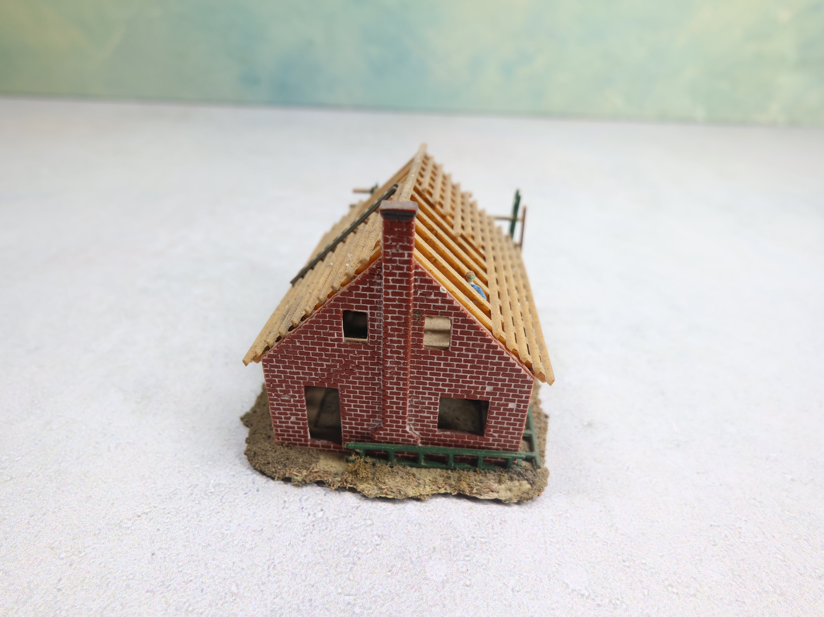 USED N Scale Brick Under Construction Home w/ Figures