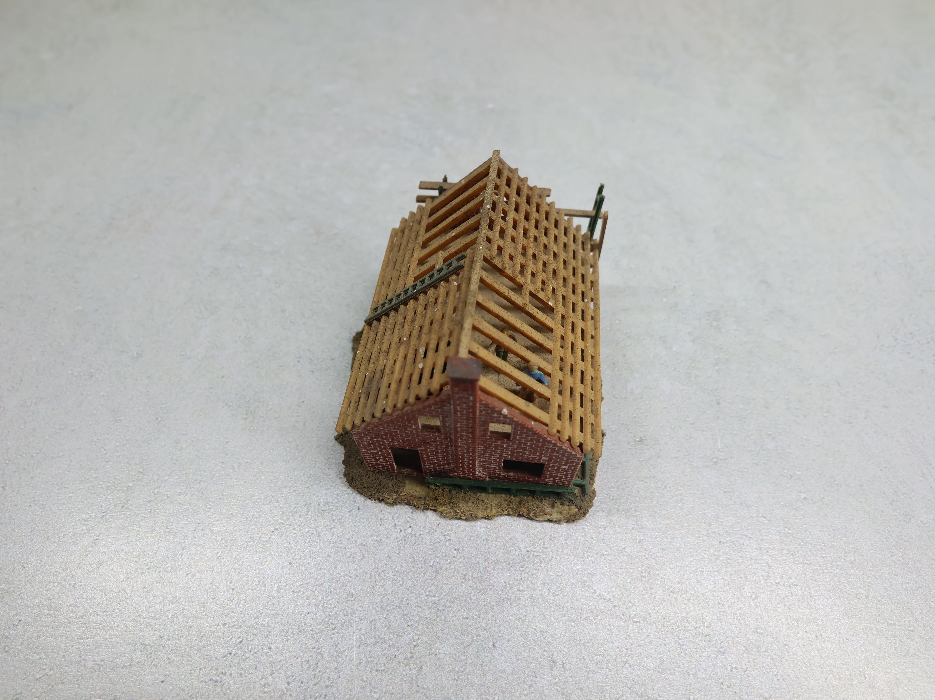 USED N Scale Brick Under Construction Home w/ Figures