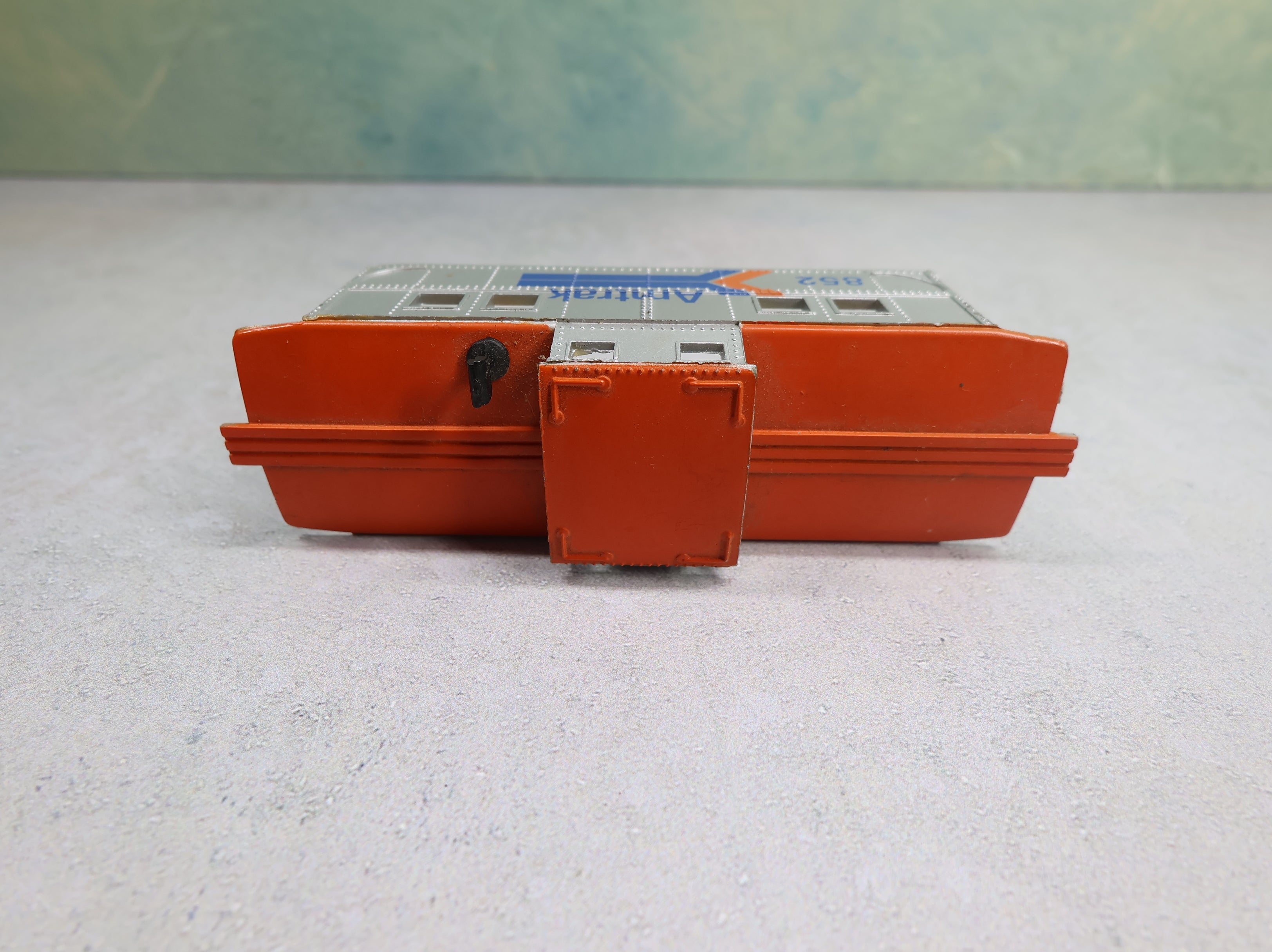 USED Life-Like HO Scale Caboose Shell Only Amtrak 825