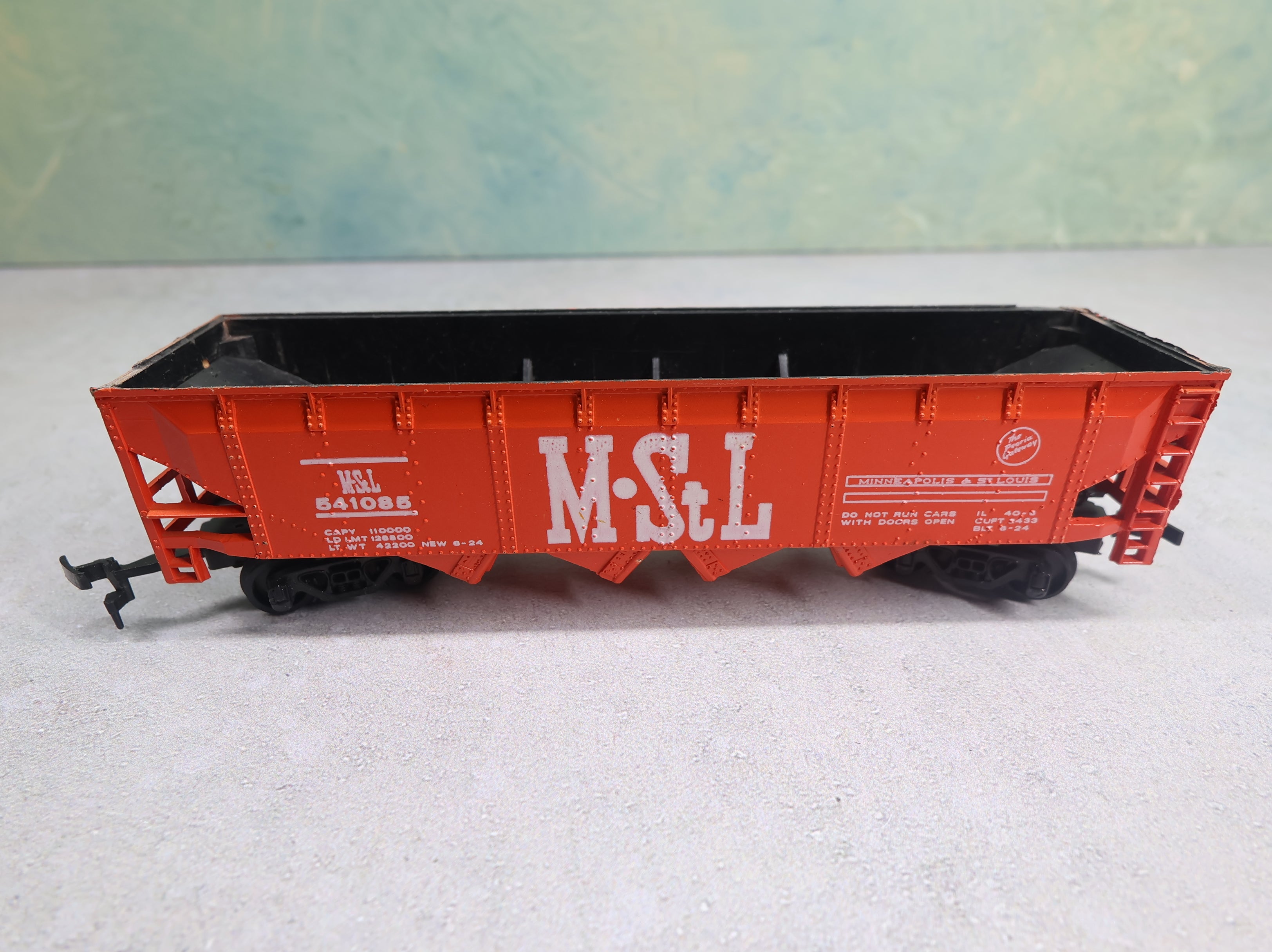 USED Bachmann HO Scale 4 Bay Hopper Minneapolis and St. Louis MStL #541085