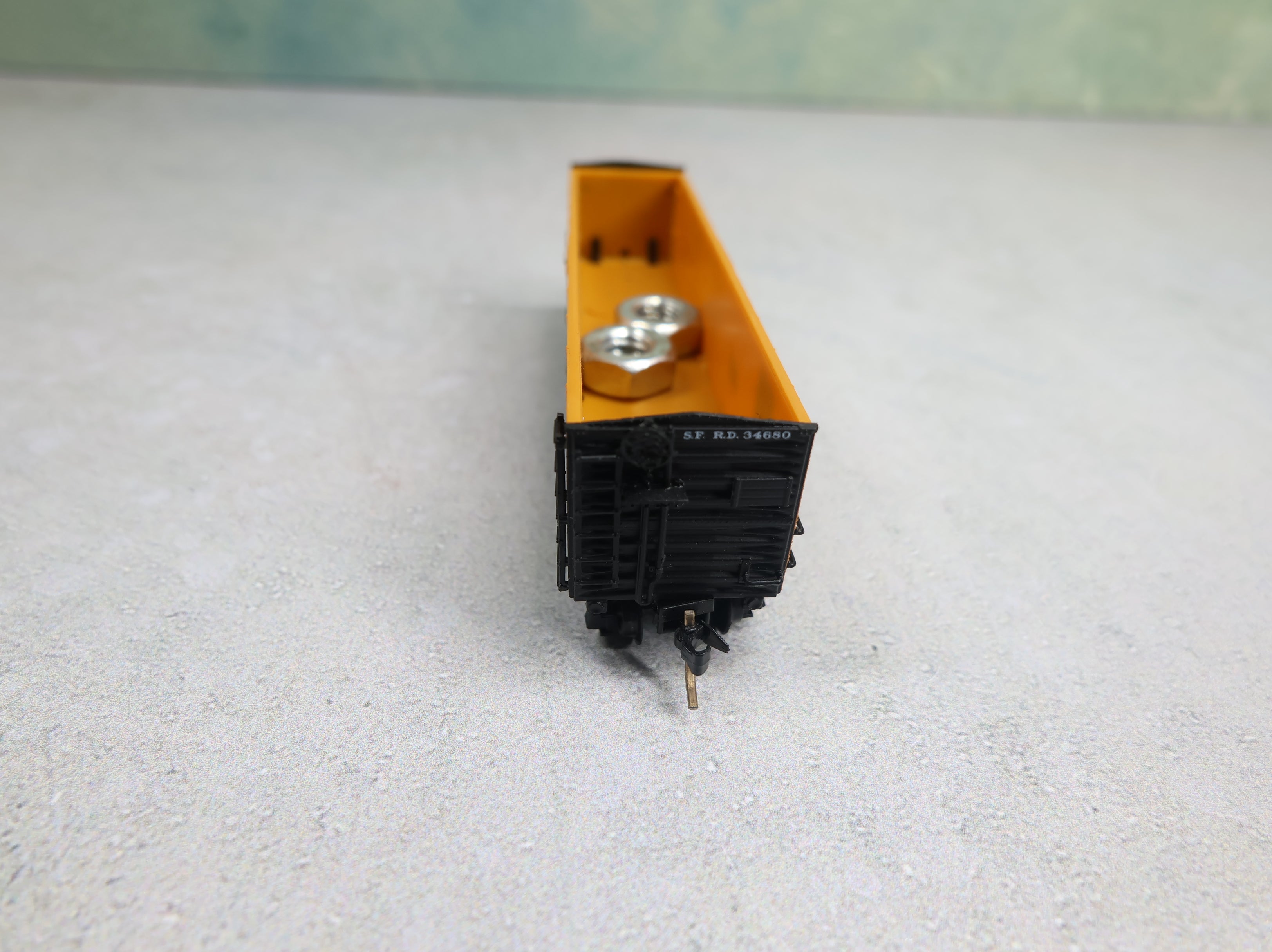 USED Intermountain N Scale 40' Reefer Box Car Santa Fe SFRD #34680 Knuckle Couplers