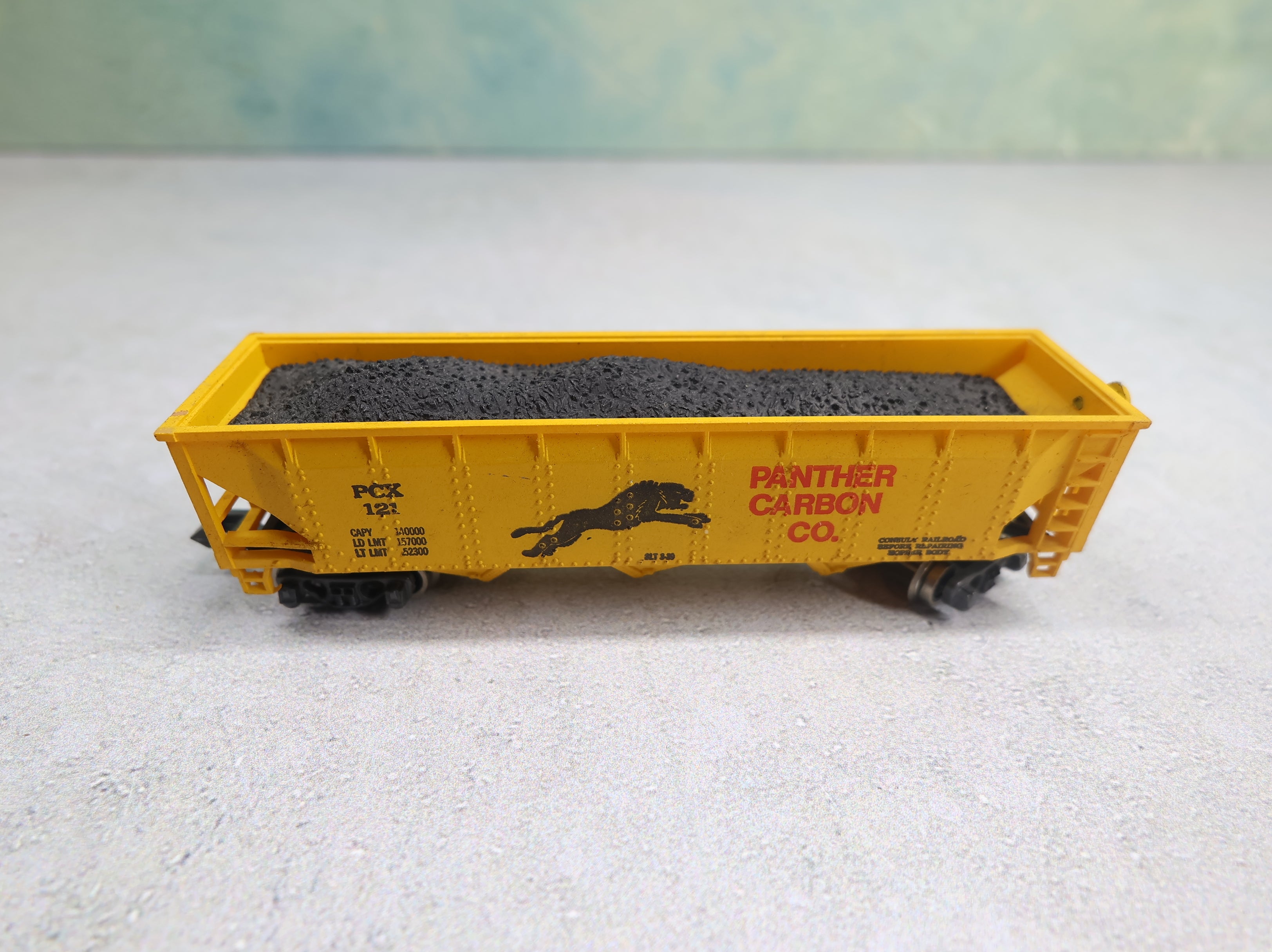 USED N Scale 3 Bay Hopper Panther Carbon Co PCX #121 w/ Coal Load