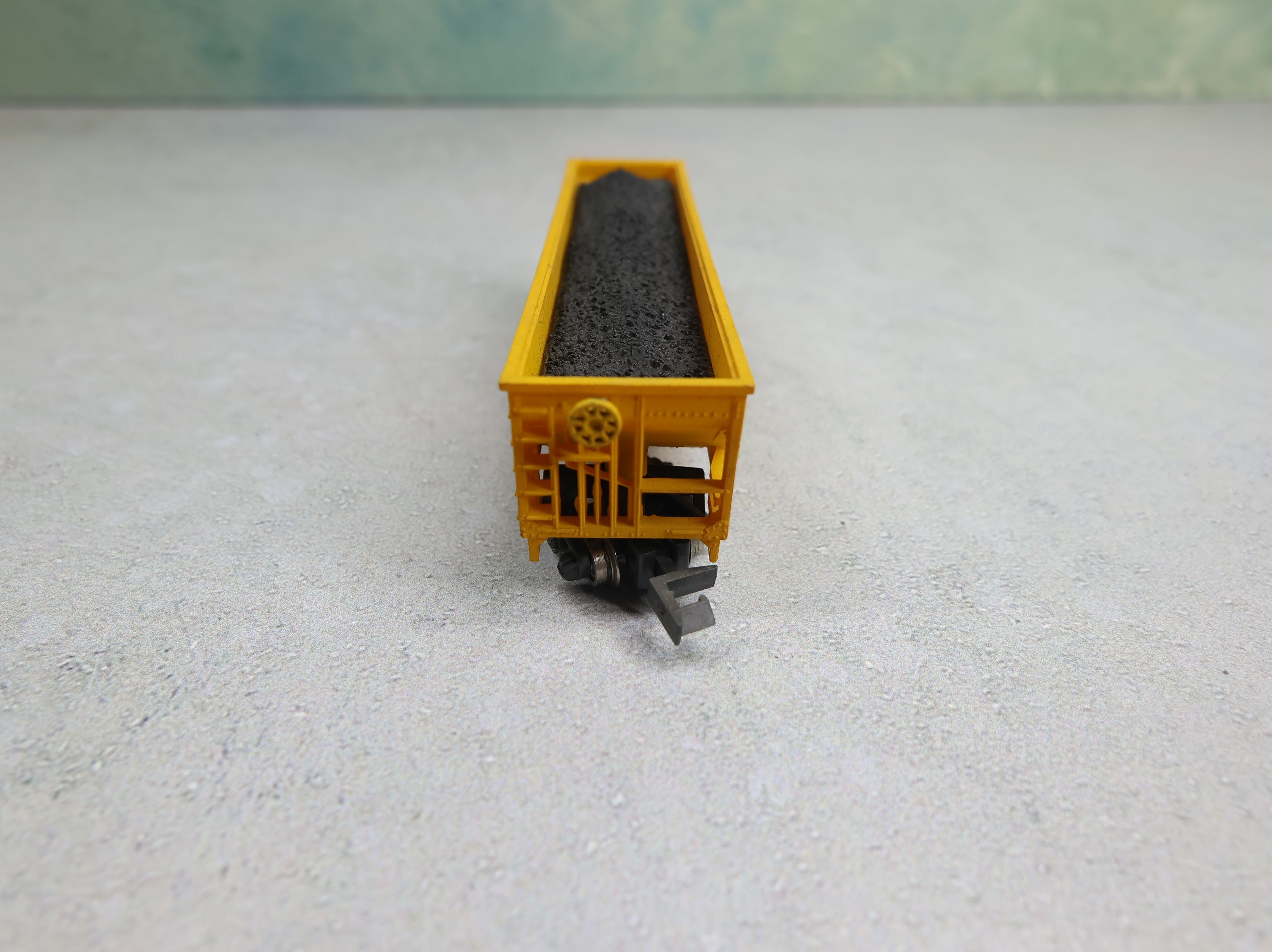 USED N Scale 3 Bay Hopper Panther Carbon Co PCX #121 w/ Coal Load