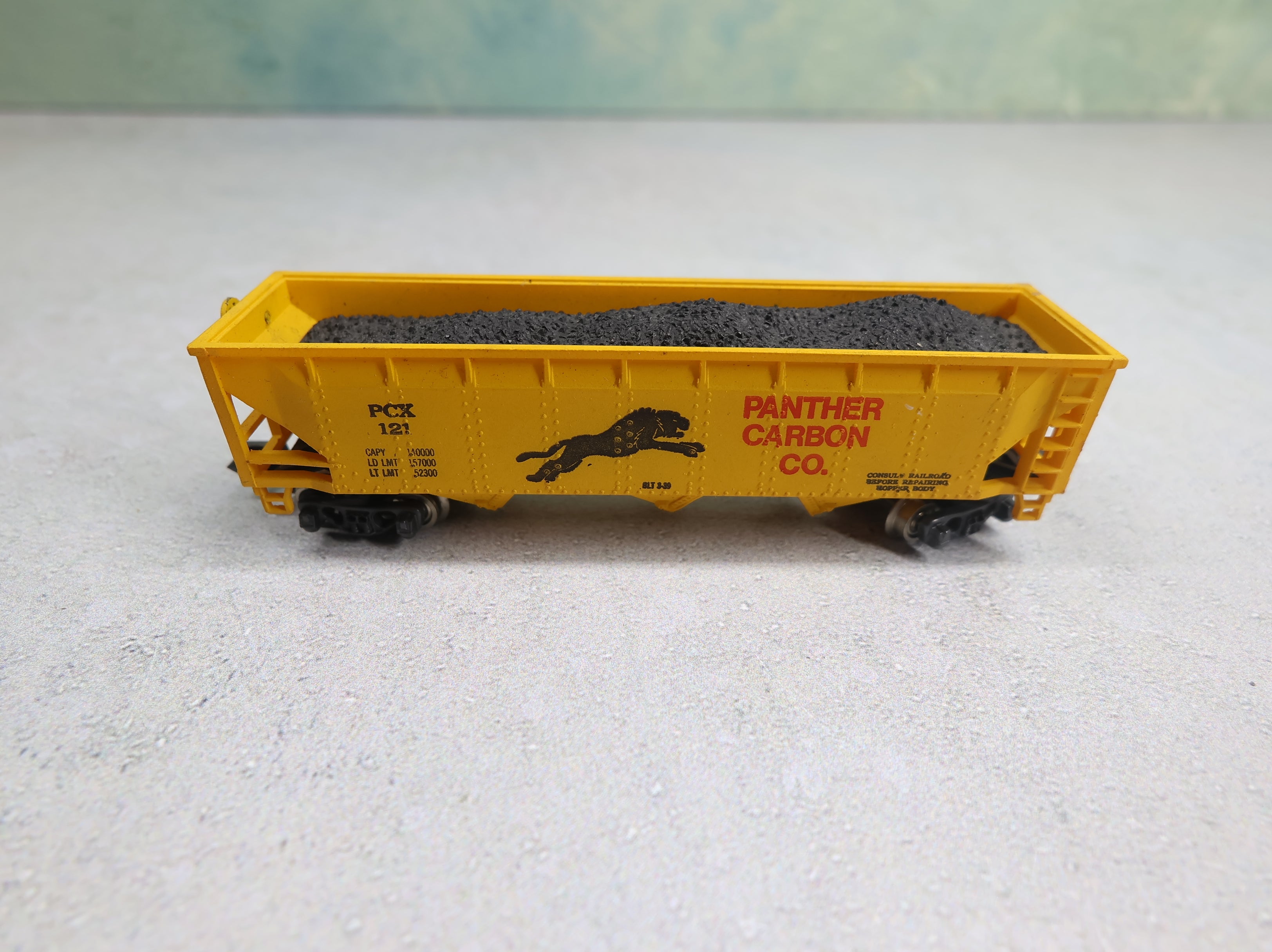 USED N Scale 3 Bay Hopper Panther Carbon Co PCX #121 w/ Coal Load