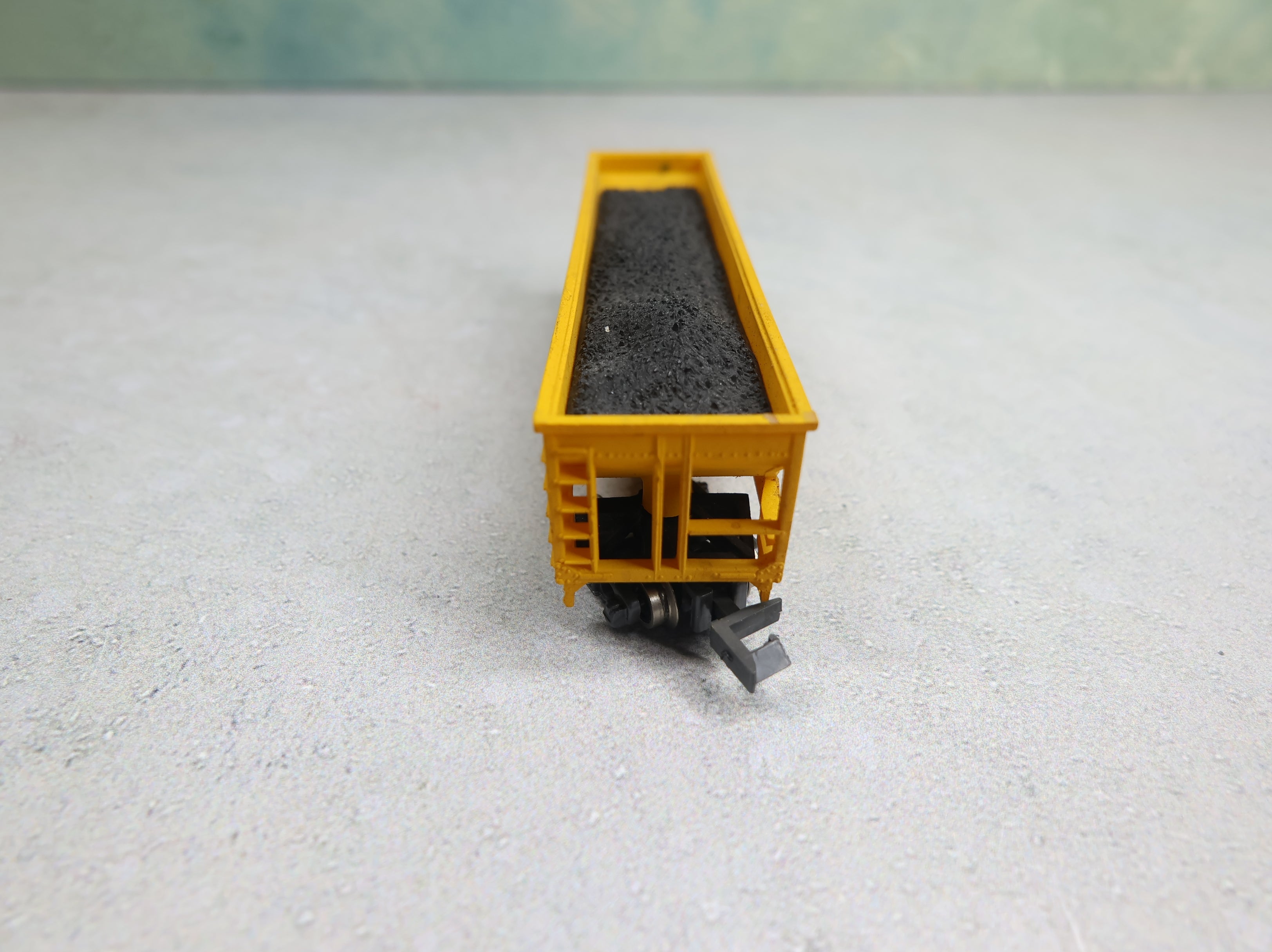 USED N Scale 3 Bay Hopper Panther Carbon Co PCX #121 w/ Coal Load