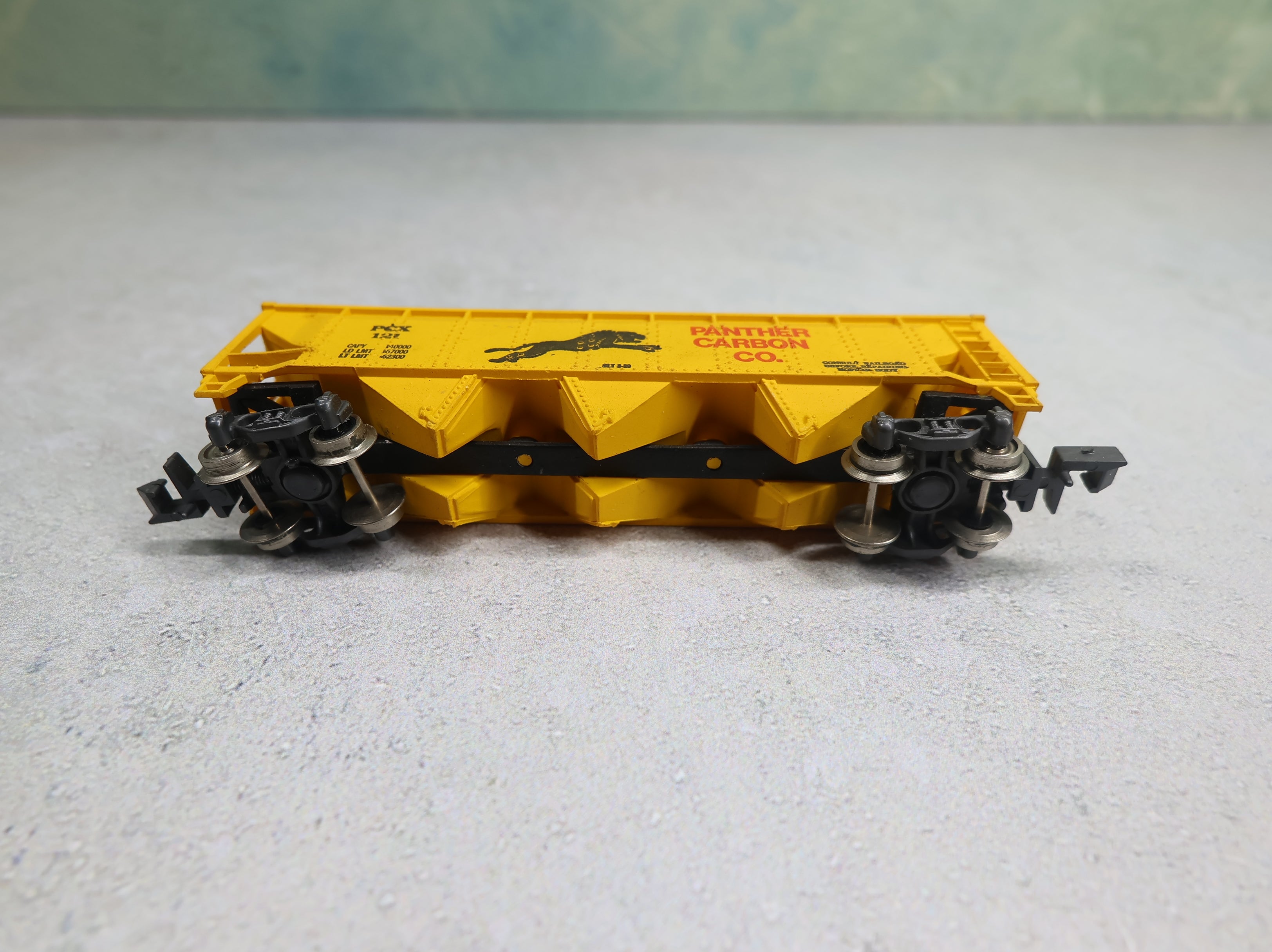 USED N Scale 3 Bay Hopper Panther Carbon Co PCX #121 w/ Coal Load