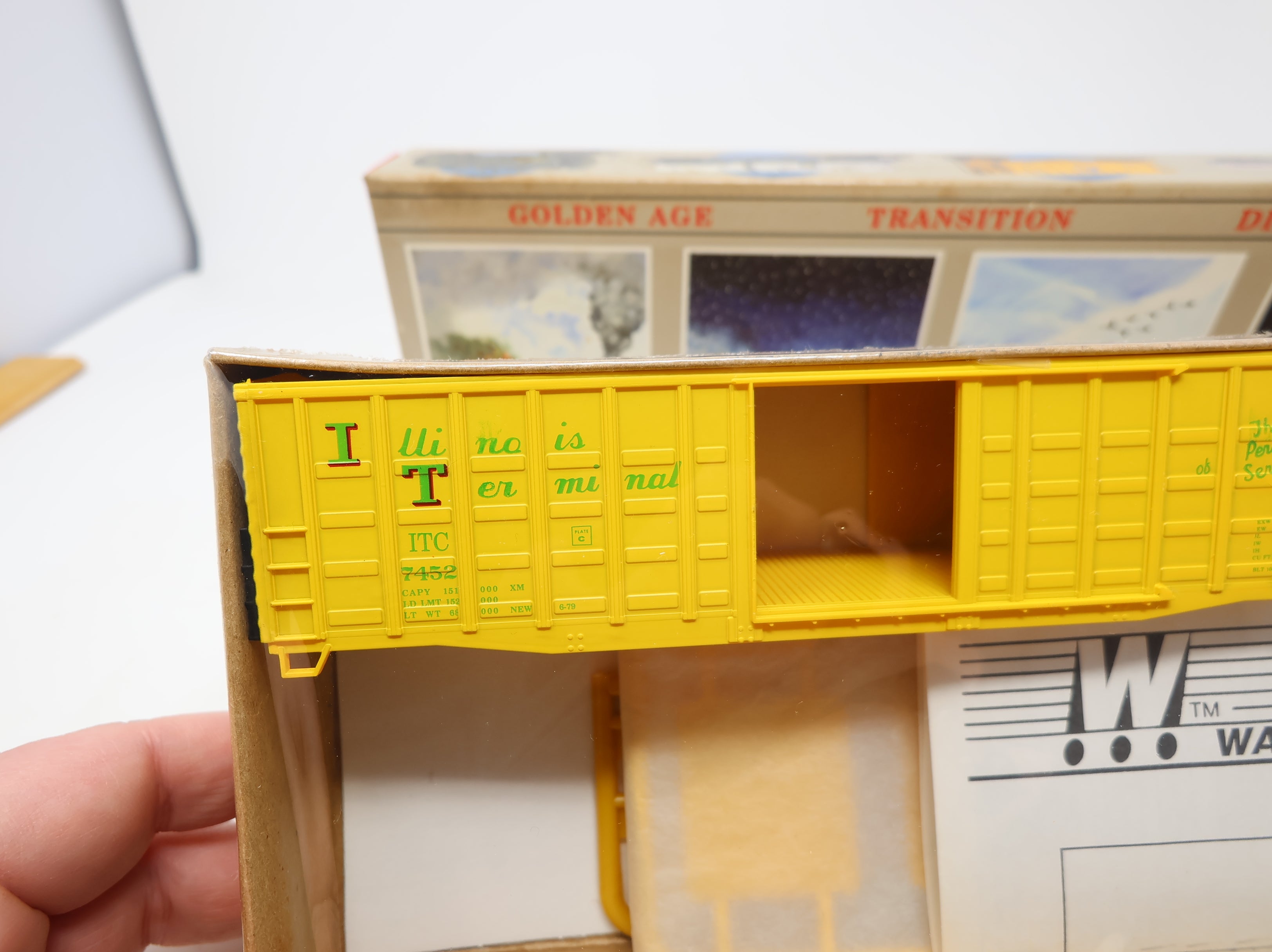 USED Walthers 932-4708 HO Scale 50' Waffle Side Box Car Illinois Terminal ITC #7452 Sealed KIT