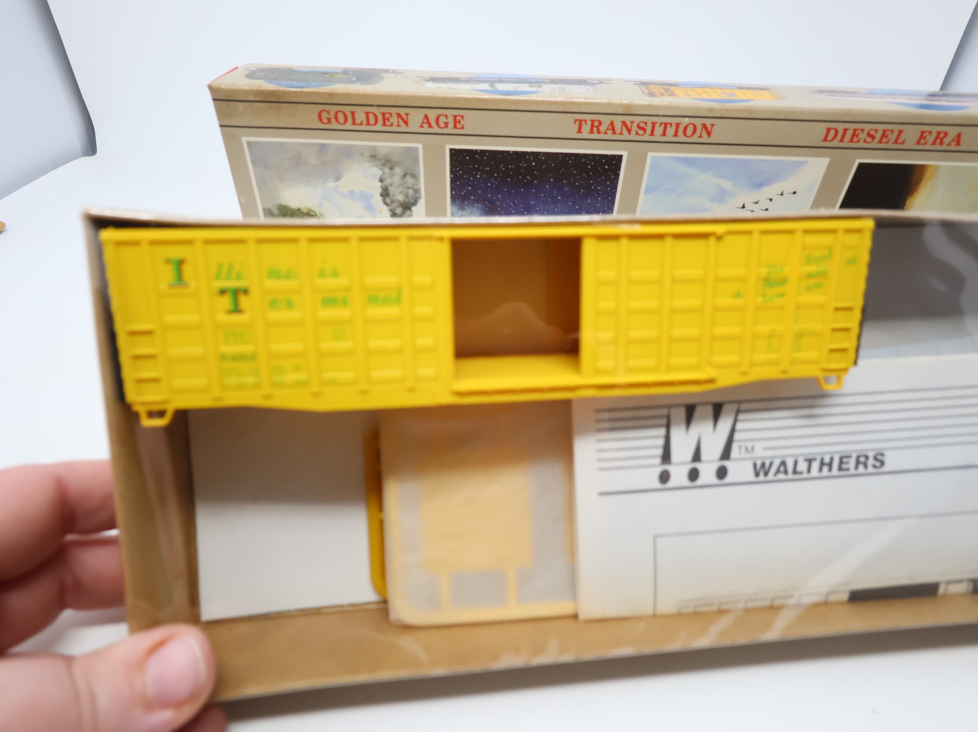 USED Walthers 932-4708 HO Scale 50' Waffle Side Box Car Illinois Terminal ITC #7452 Sealed KIT