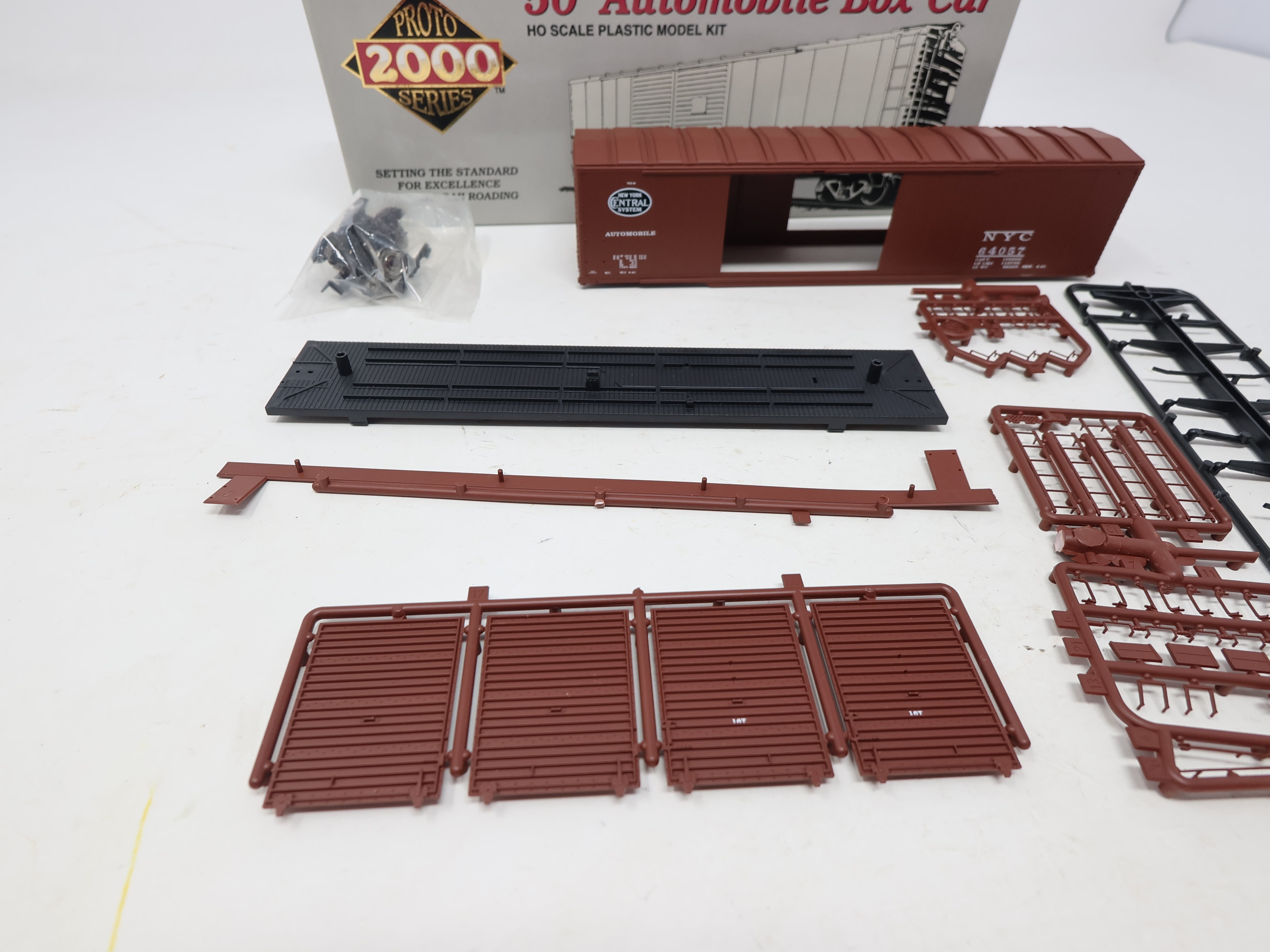 USED Life-Like 8416 HO Scale, 50' Automobile Box Car, New York Central NYC #64057 (KIT)