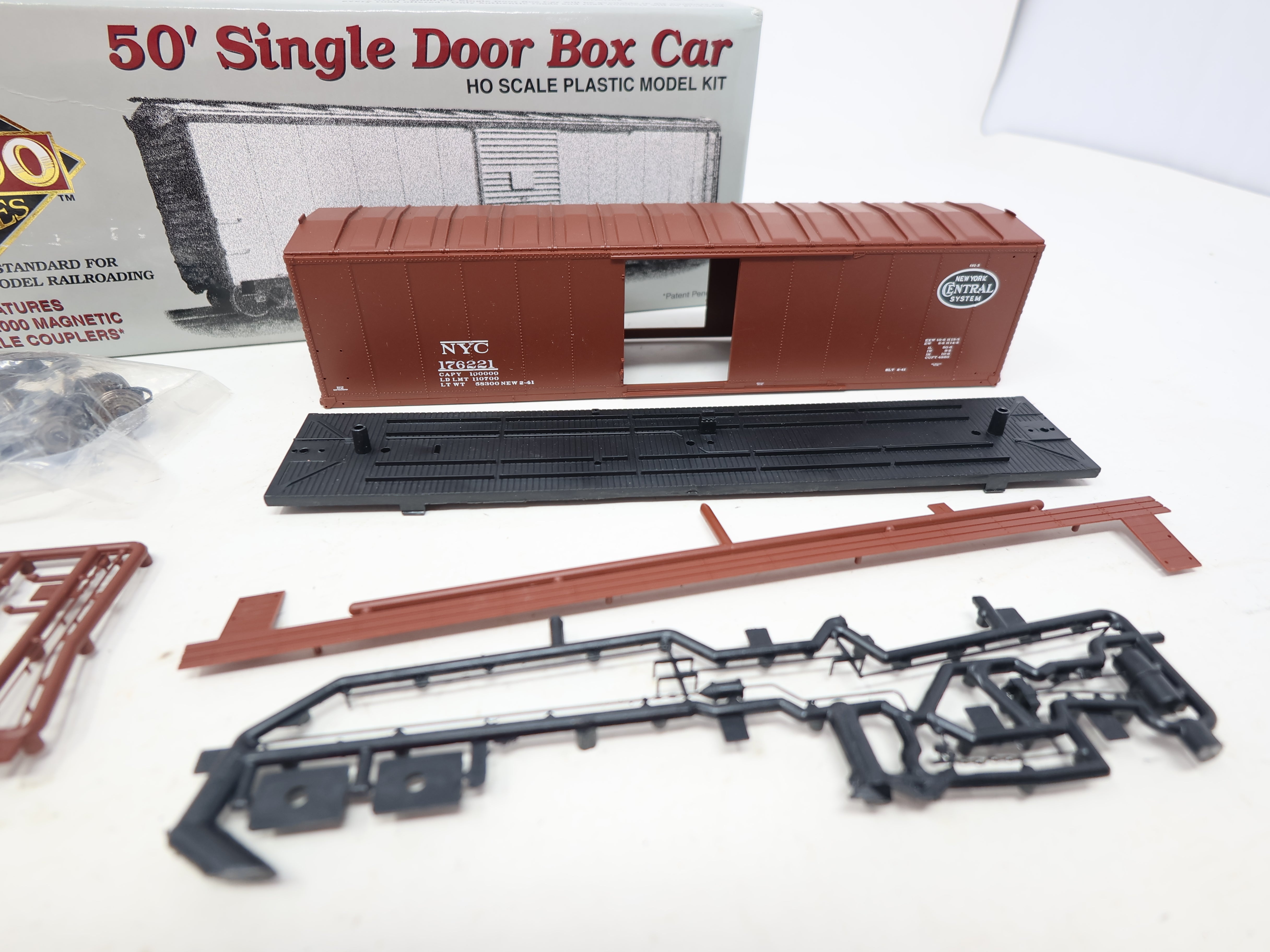 USED Life-Like 21788 HO Scale, 50' Single Door Box Car, New York Central NYC #176221 (KIT)