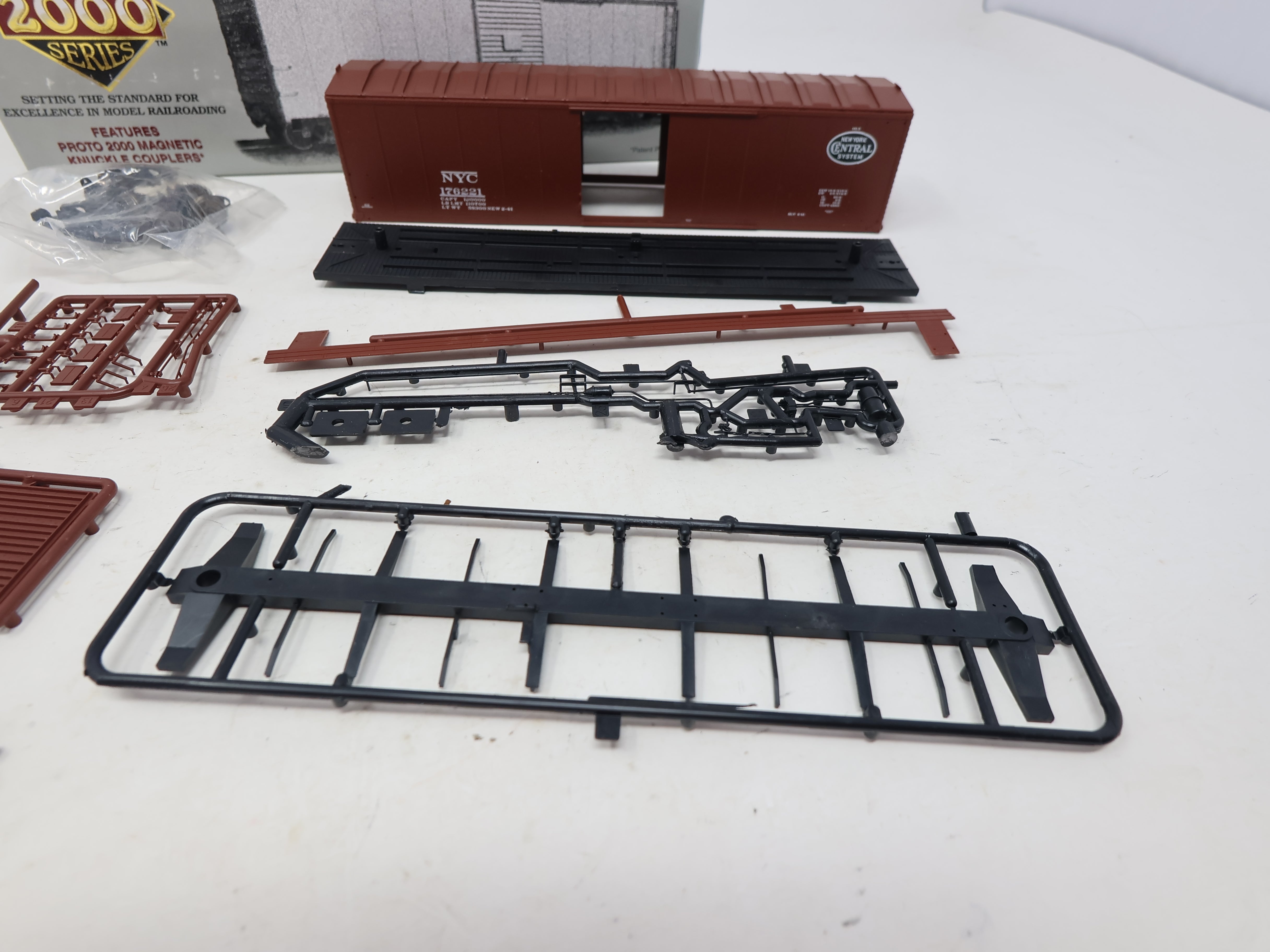 USED Life-Like 21788 HO Scale, 50' Single Door Box Car, New York Central NYC #176221 (KIT)