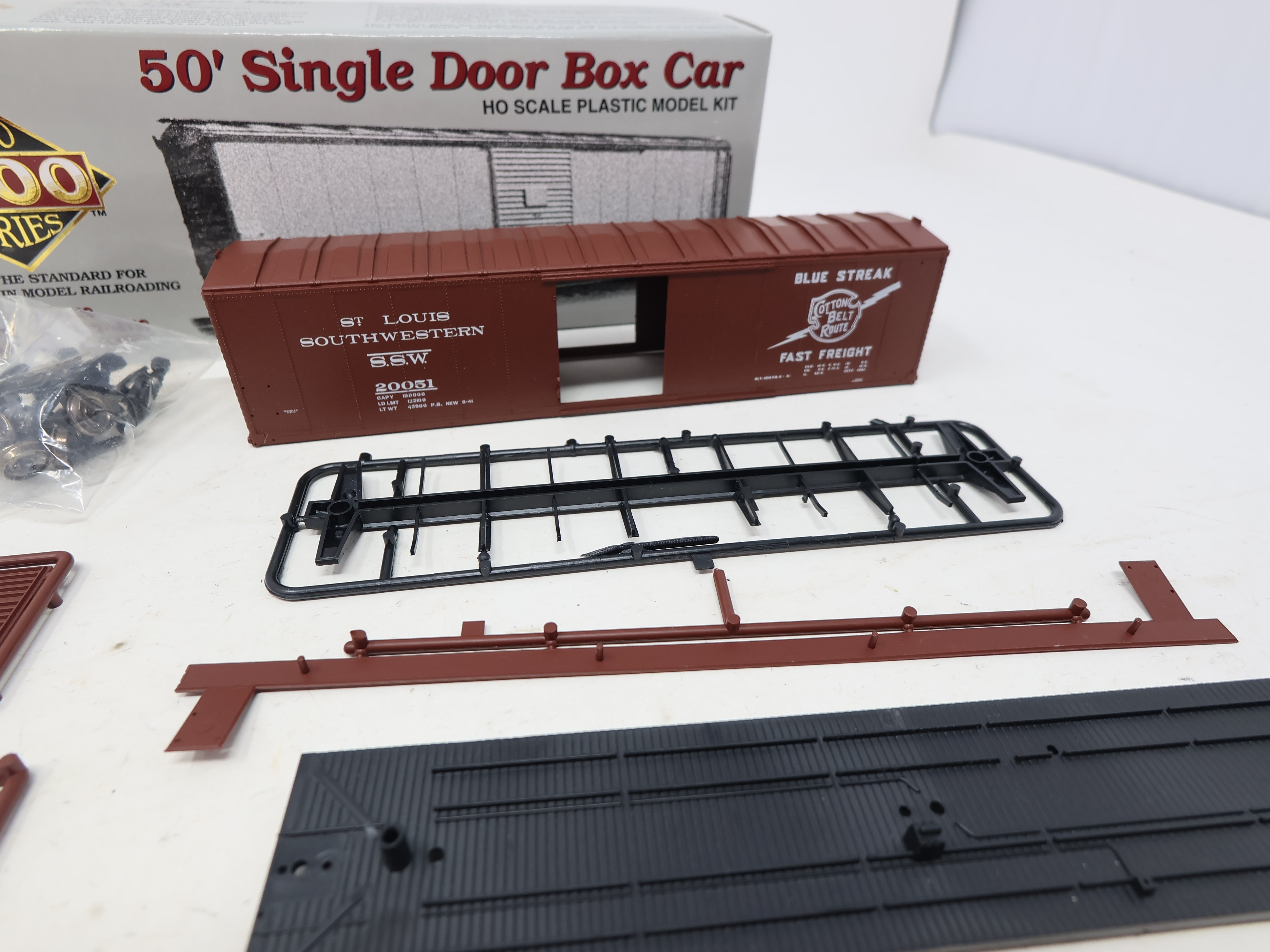 USED Life-Like 21795 HO Scale, 50' Single Door Box Car, St. Louis Southwestern SLSW #20051 (KIT)
