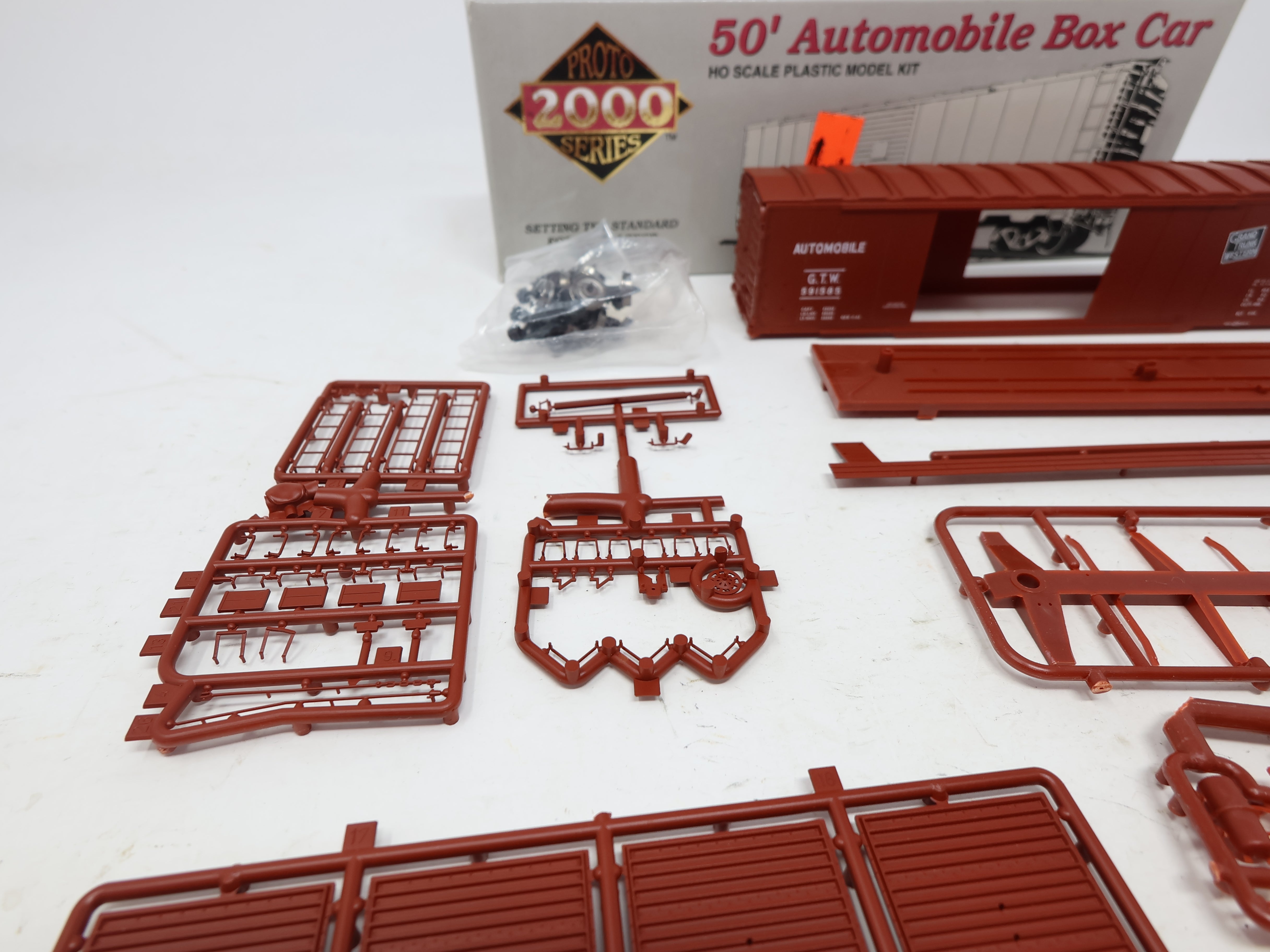 USED Life-Like HO Scale, 50' Automobile Box Car, Grand Trunk Western GTW #591585 (KIT)