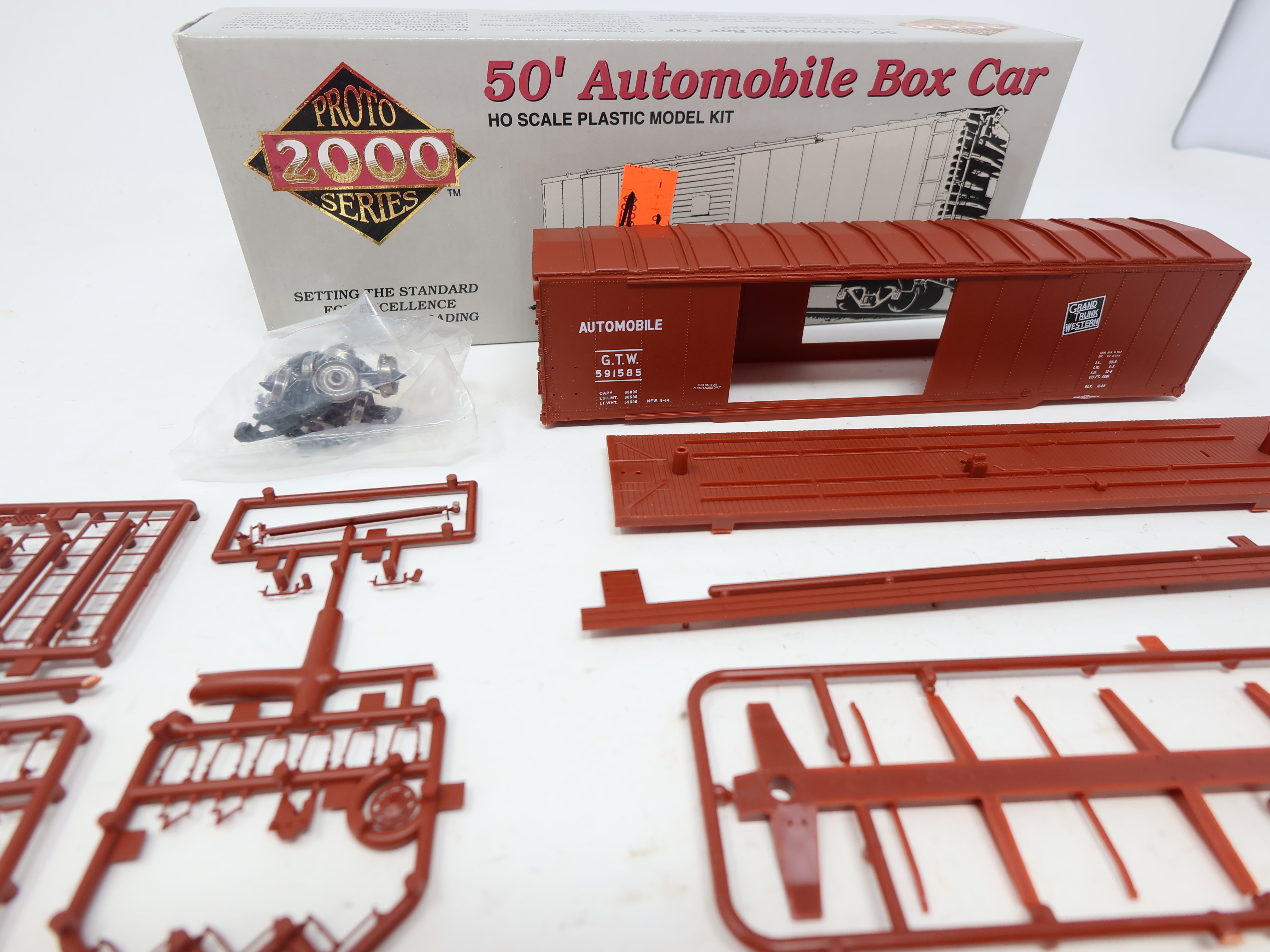 USED Life-Like HO Scale, 50' Automobile Box Car, Grand Trunk Western GTW #591585 (KIT)