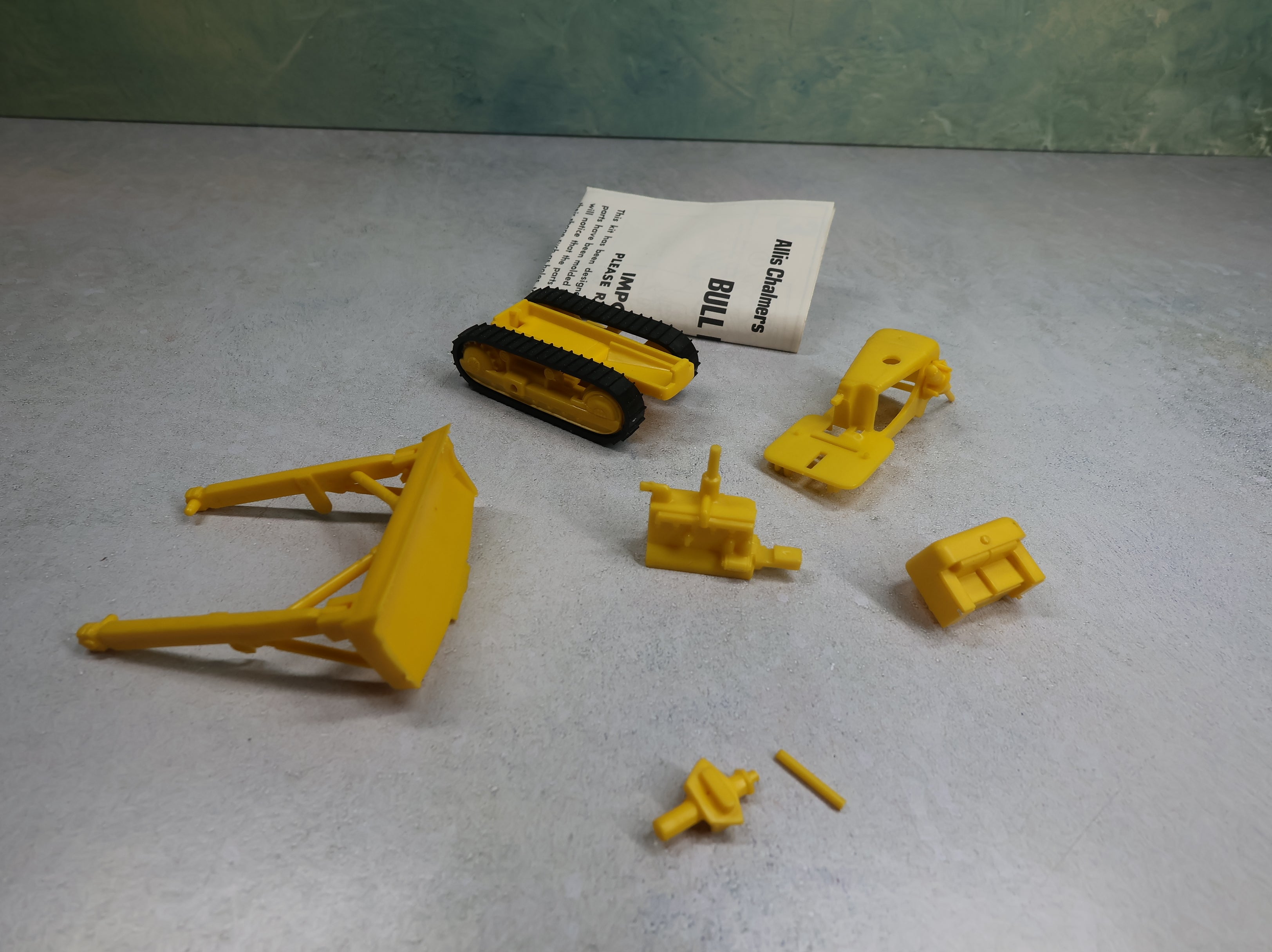 USED Lionel O Yellow Bull Dozer Construction Equipment KIT