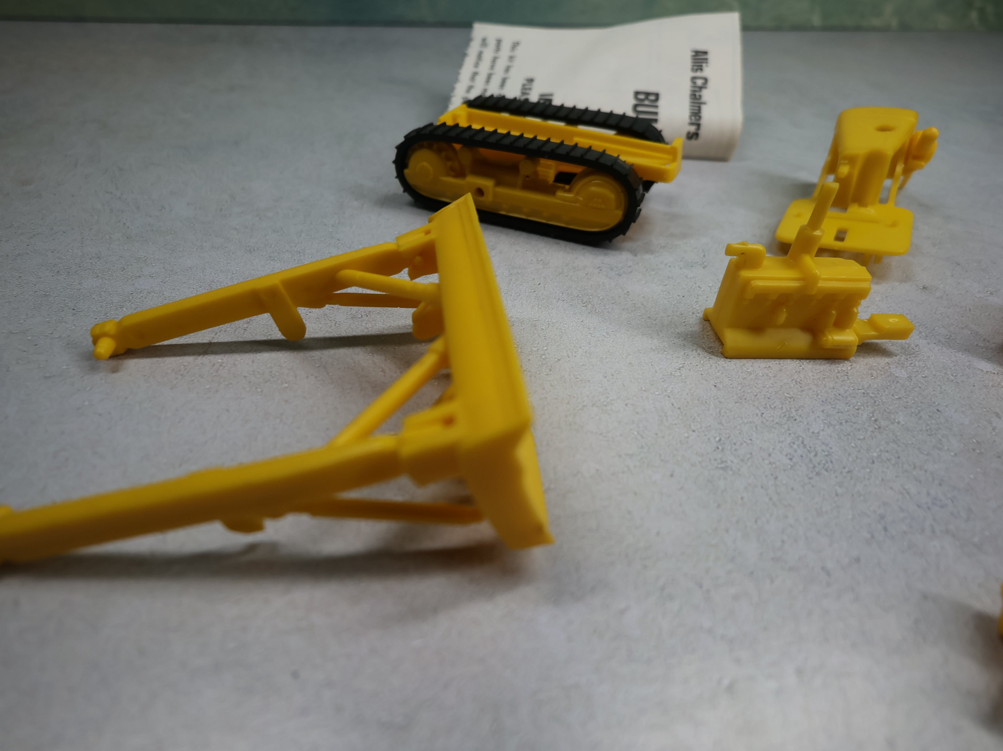 USED Lionel O Yellow Bull Dozer Construction Equipment KIT