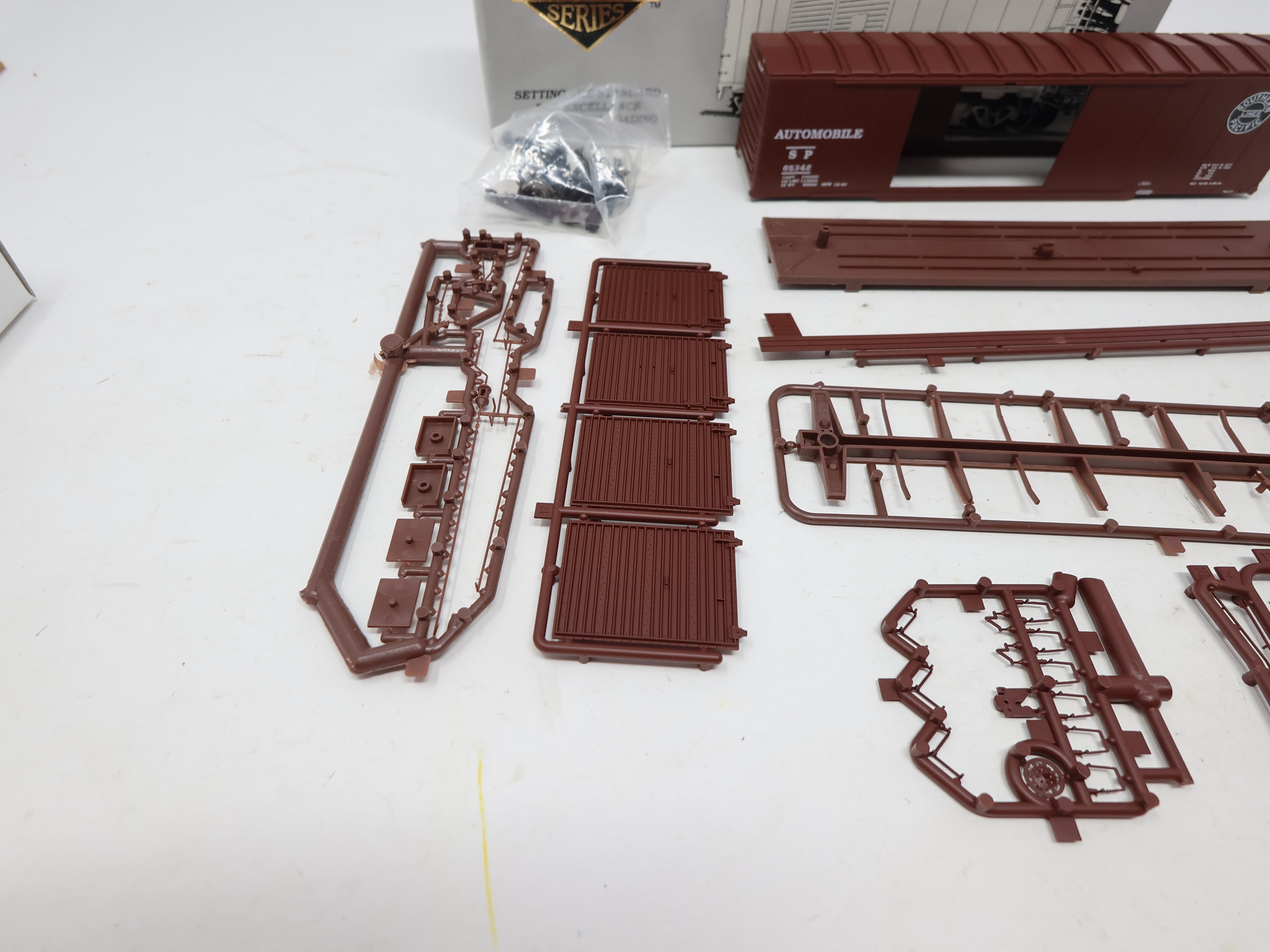 USED Life-Like 8443 HO Scale, 50' Automobile Box Car, Southern Pacific SP #65342 (KIT)