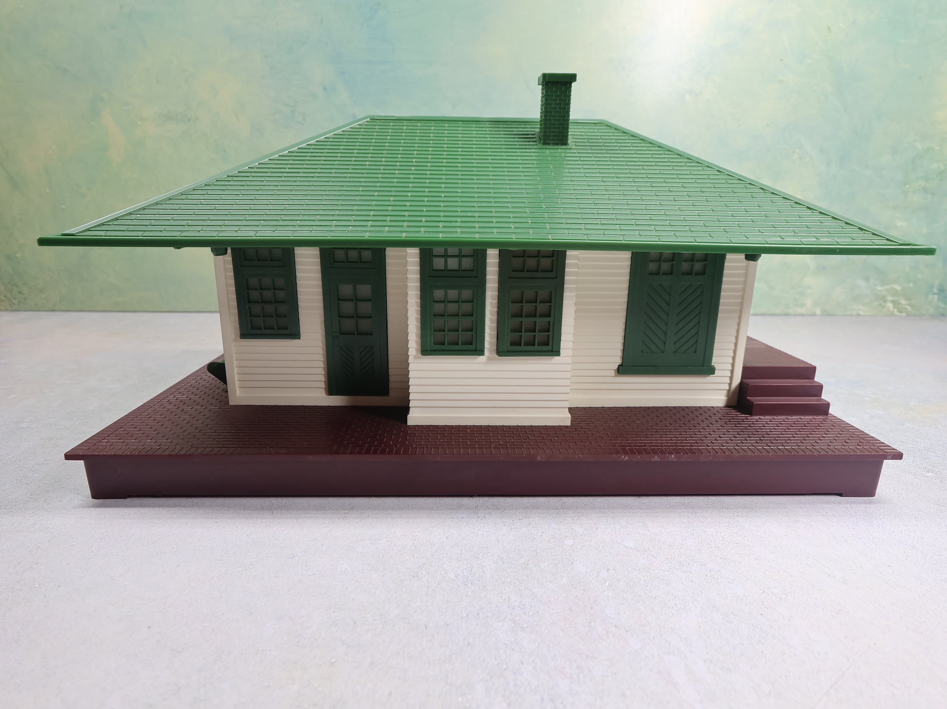 USED Lionel O #6-2133 Illuminated Freight Station Untested