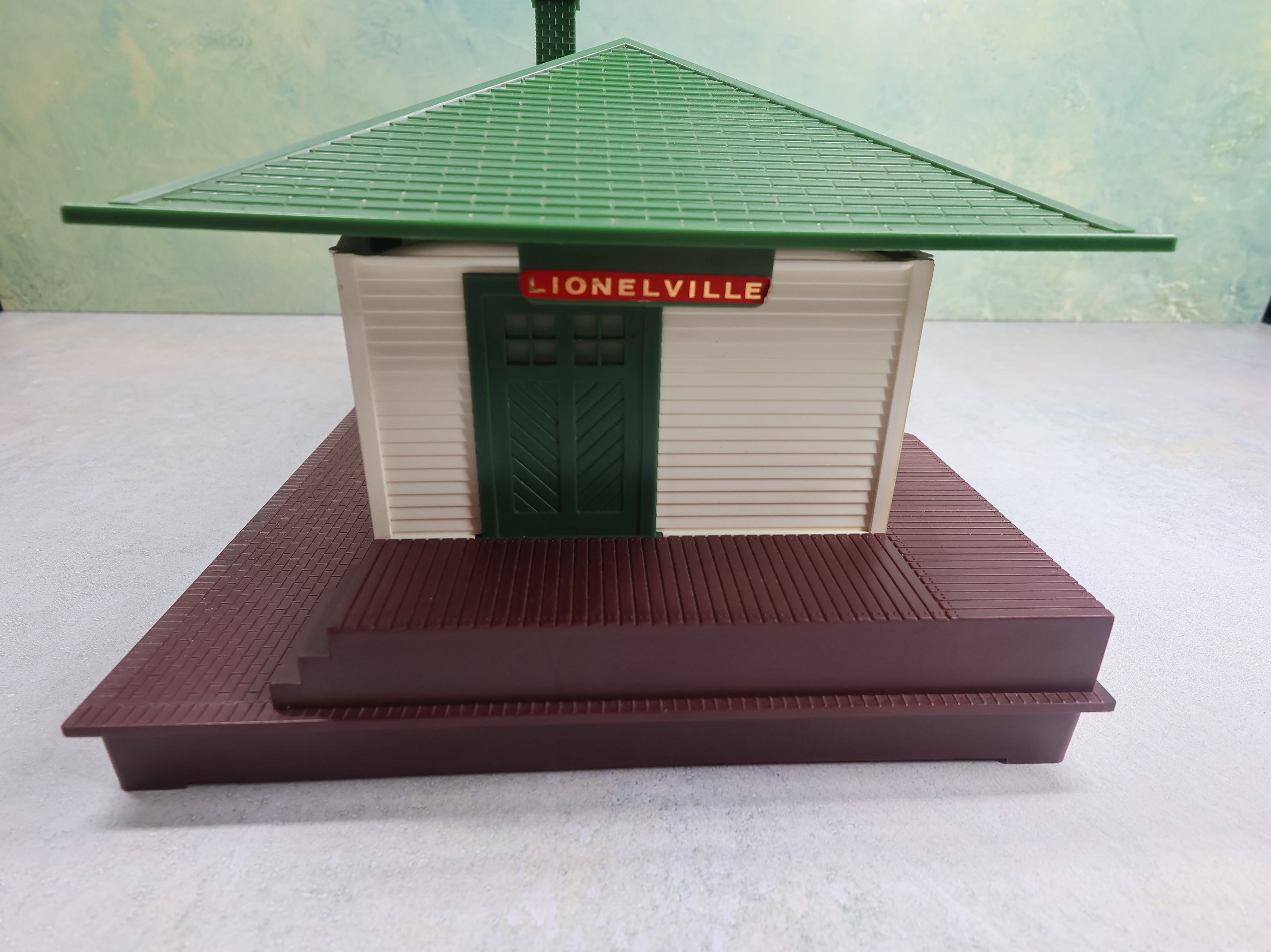 USED Lionel O #6-2133 Illuminated Freight Station Untested
