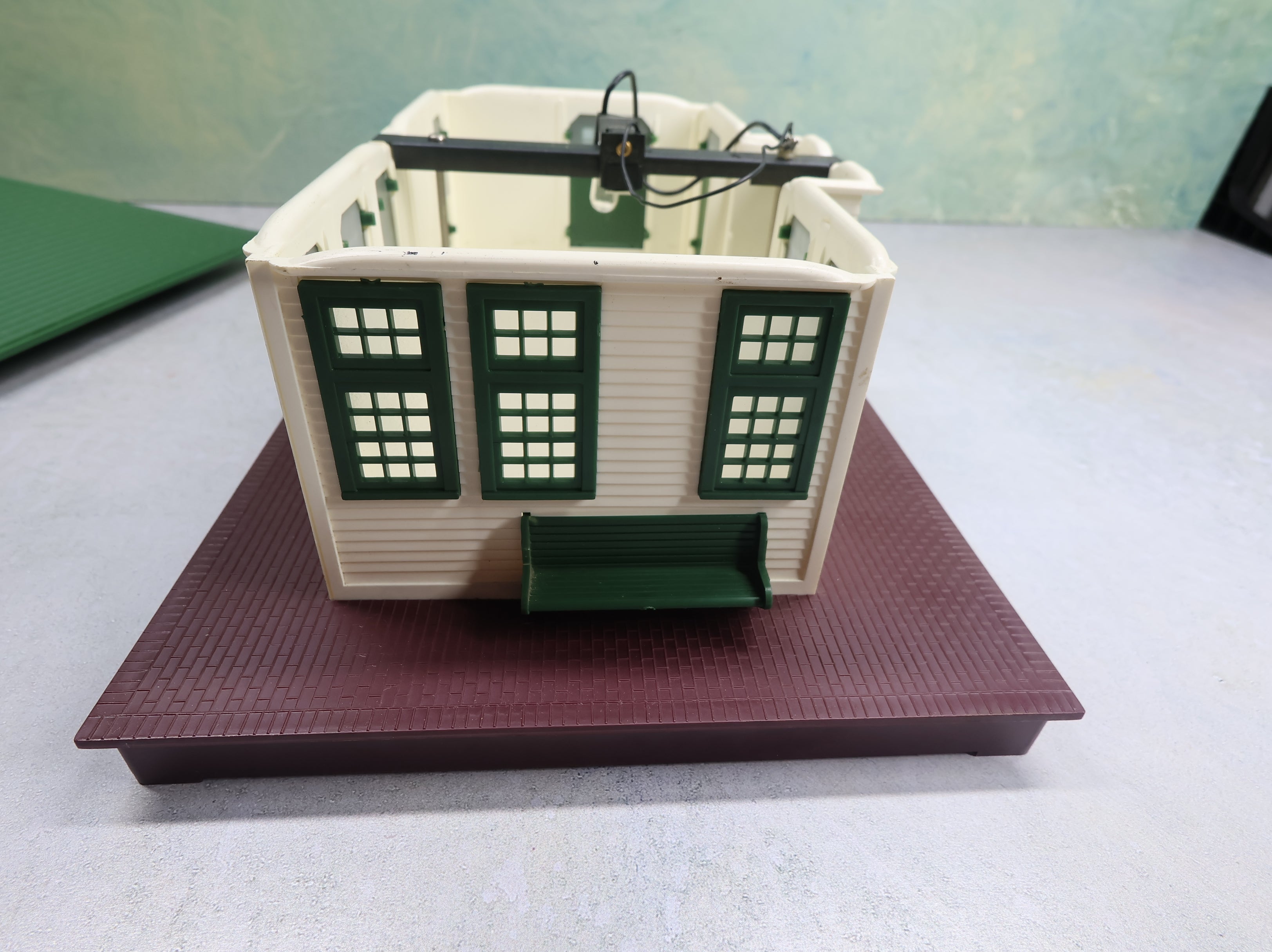 USED Lionel O #6-2133 Illuminated Freight Station Untested