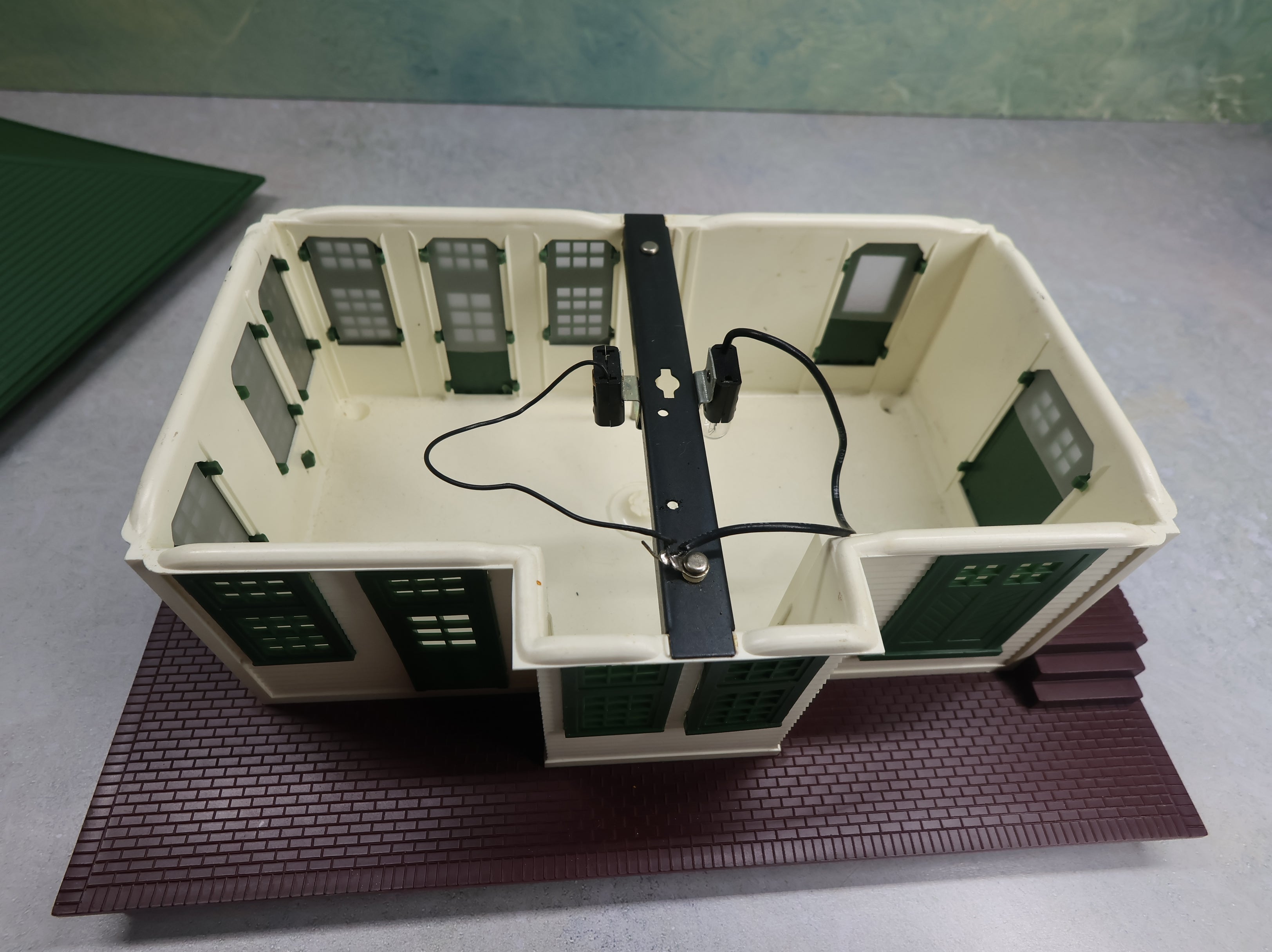 USED Lionel O #6-2133 Illuminated Freight Station Untested