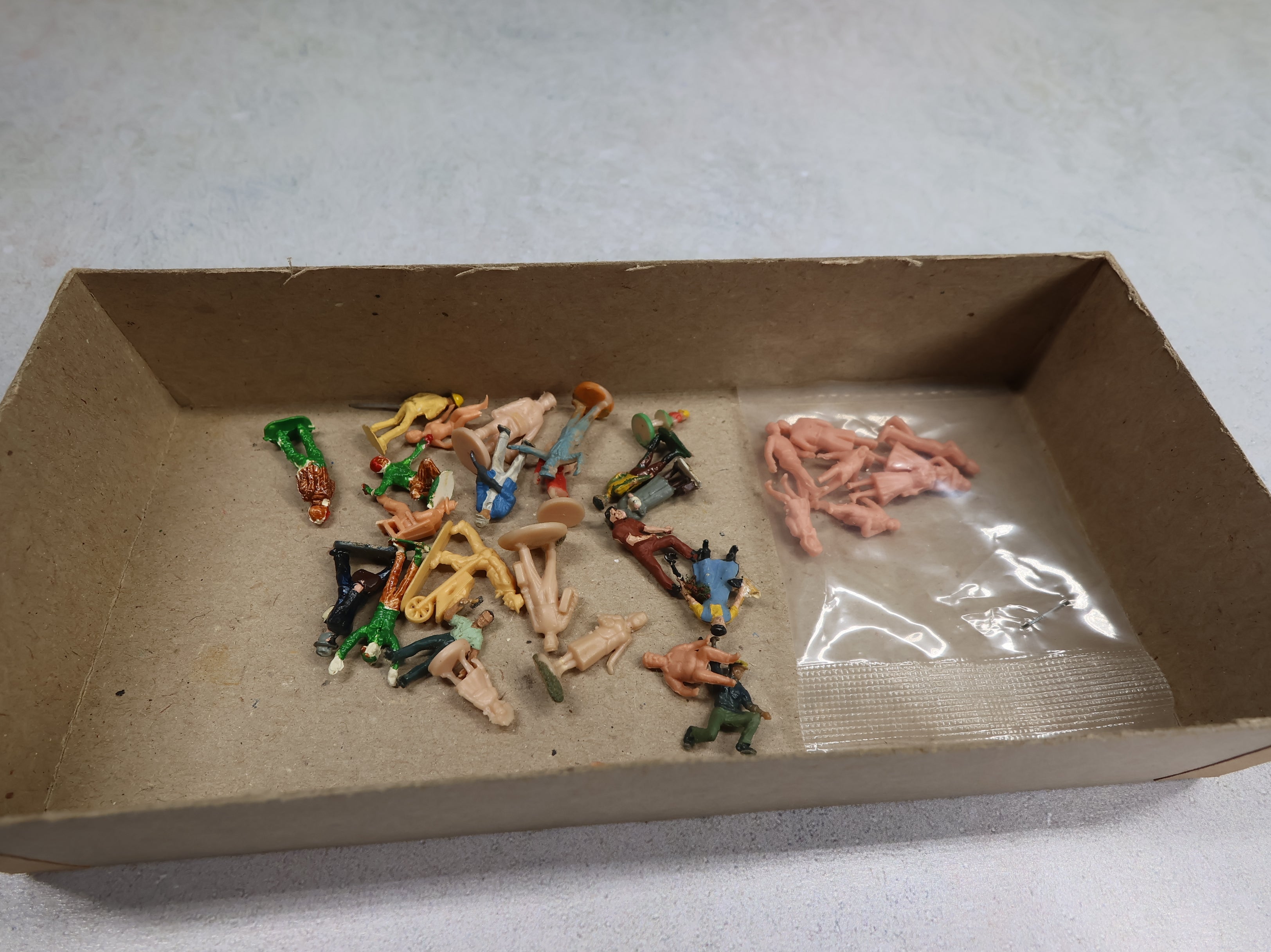 USED HO Scale Mixed lot of People (Painted & Unpainted)