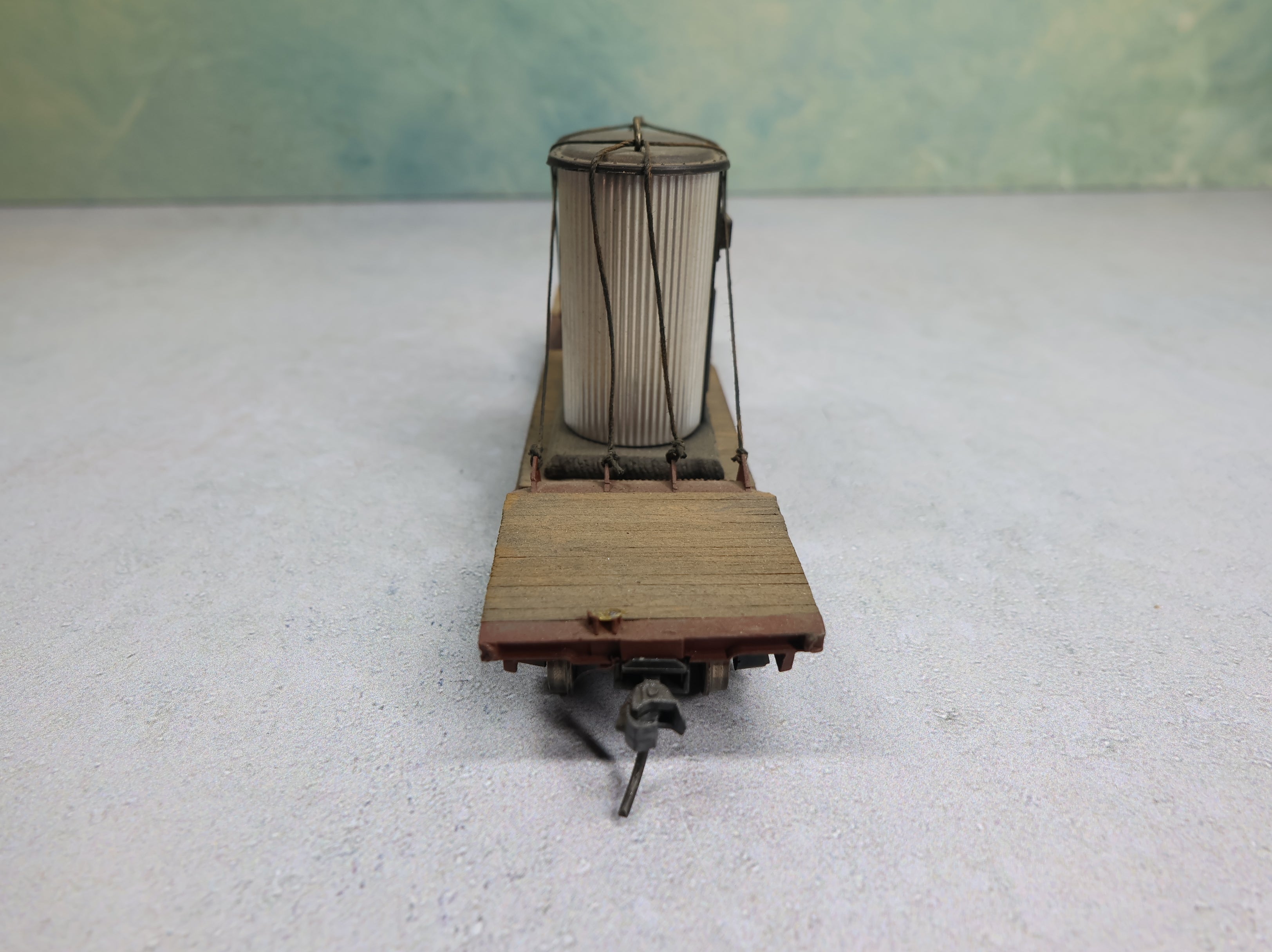 USED HO Scale Center Depressed Flat Car w/ Load Chicago and North Western CNW #48005 Weathered