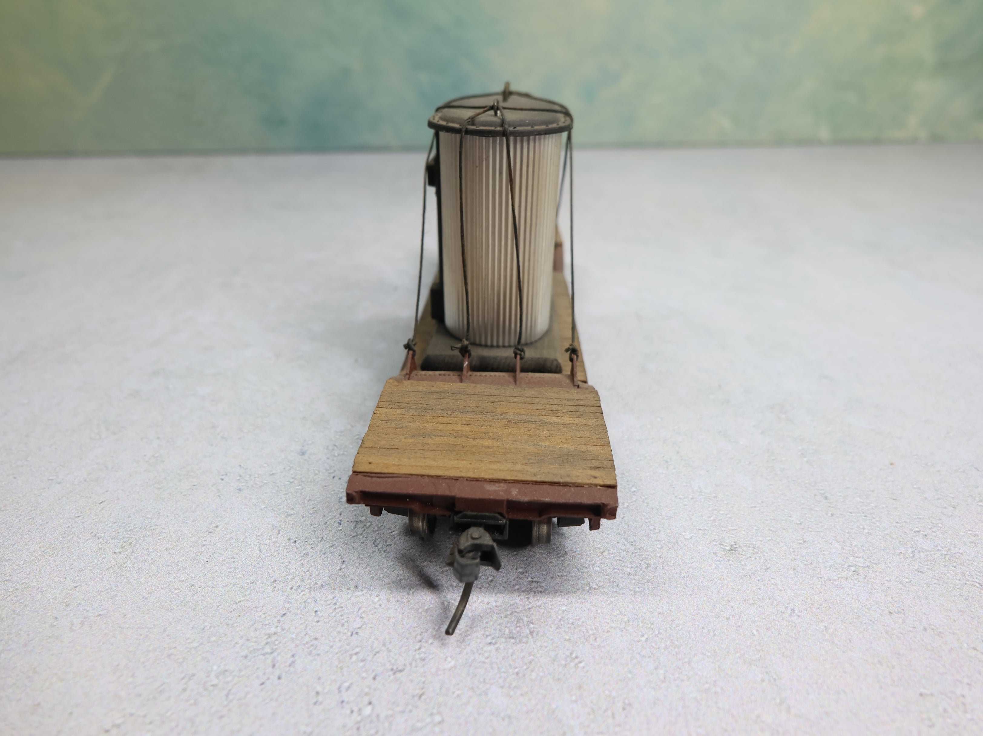 USED HO Scale Center Depressed Flat Car w/ Load Chicago and North Western CNW #48005 Weathered