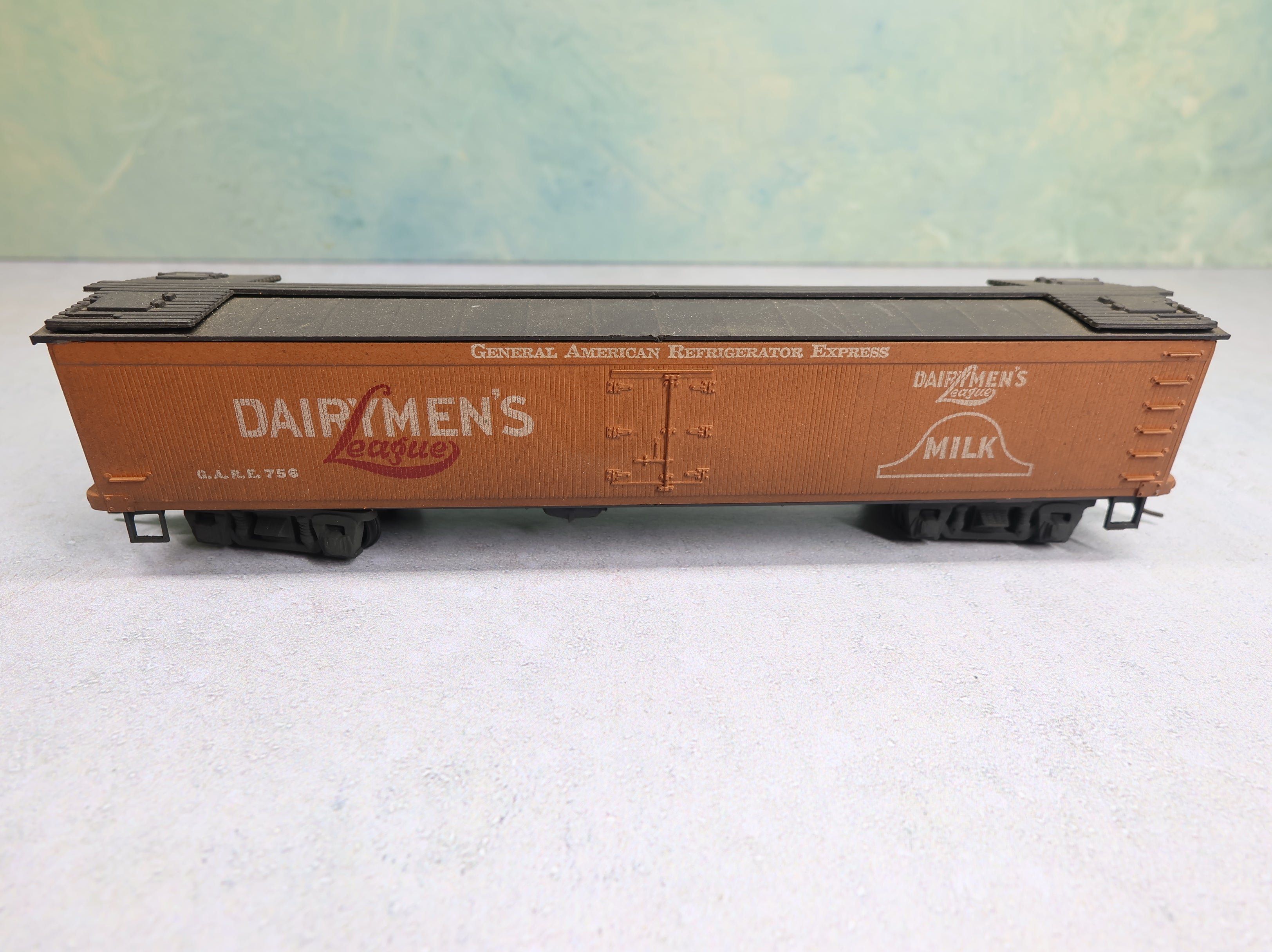 USED Roundhouse HO Scale Milk Tank Car Dairymen's League GARE #423 Weathered