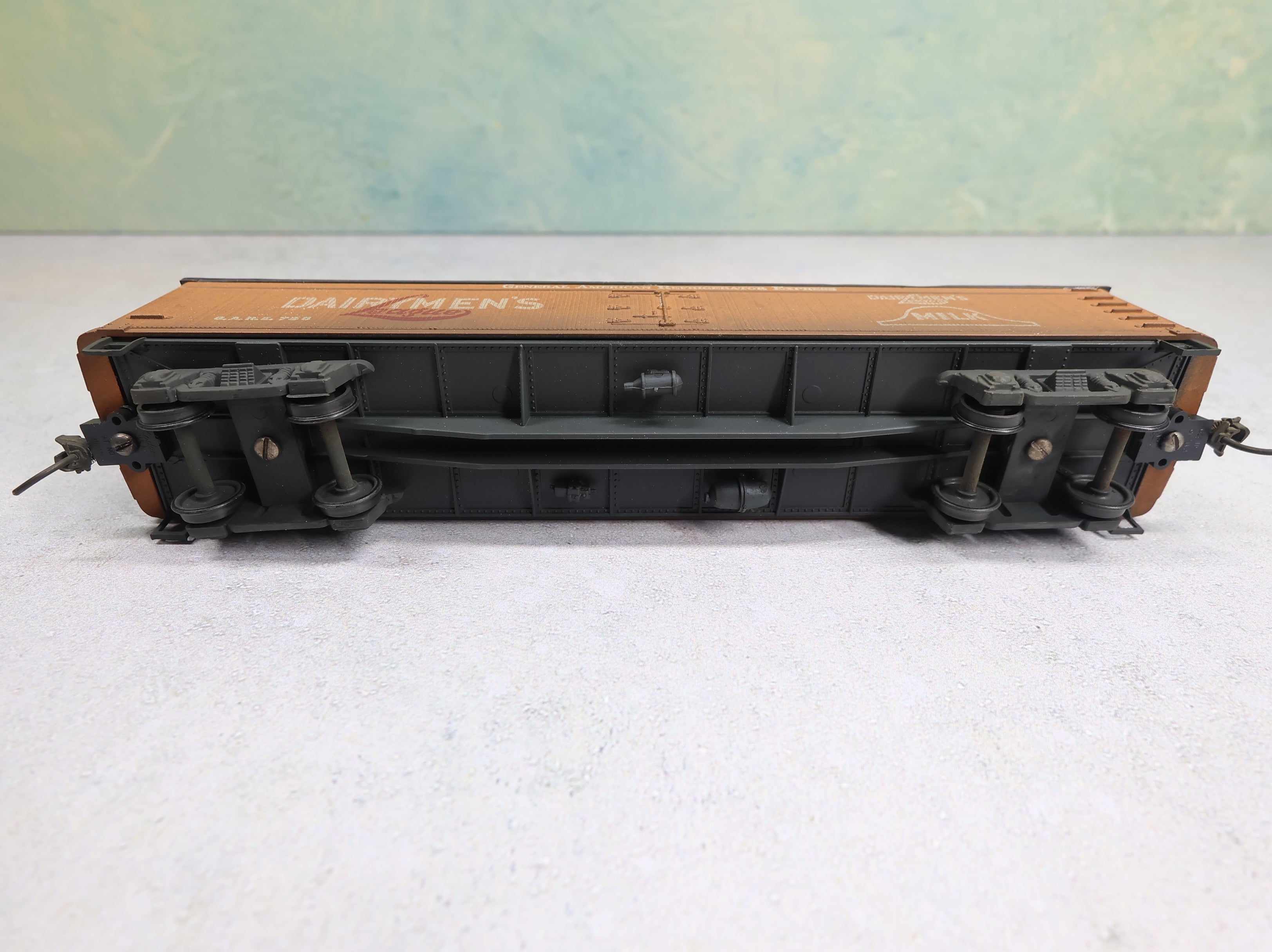 USED Roundhouse HO Scale Milk Tank Car Dairymen's League GARE #423 Weathered