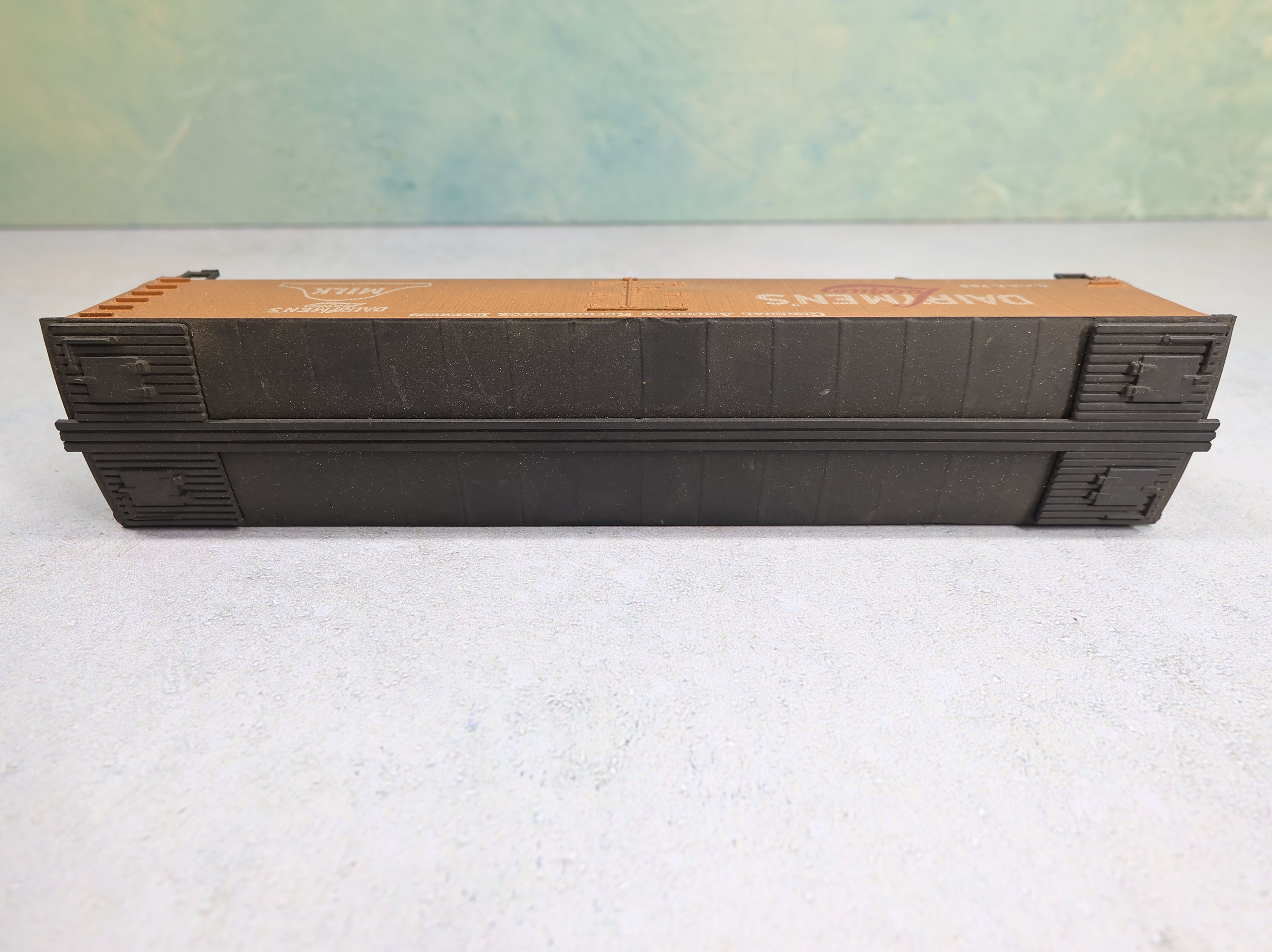 USED Roundhouse HO Scale Milk Tank Car Dairymen's League GARE #423 Weathered