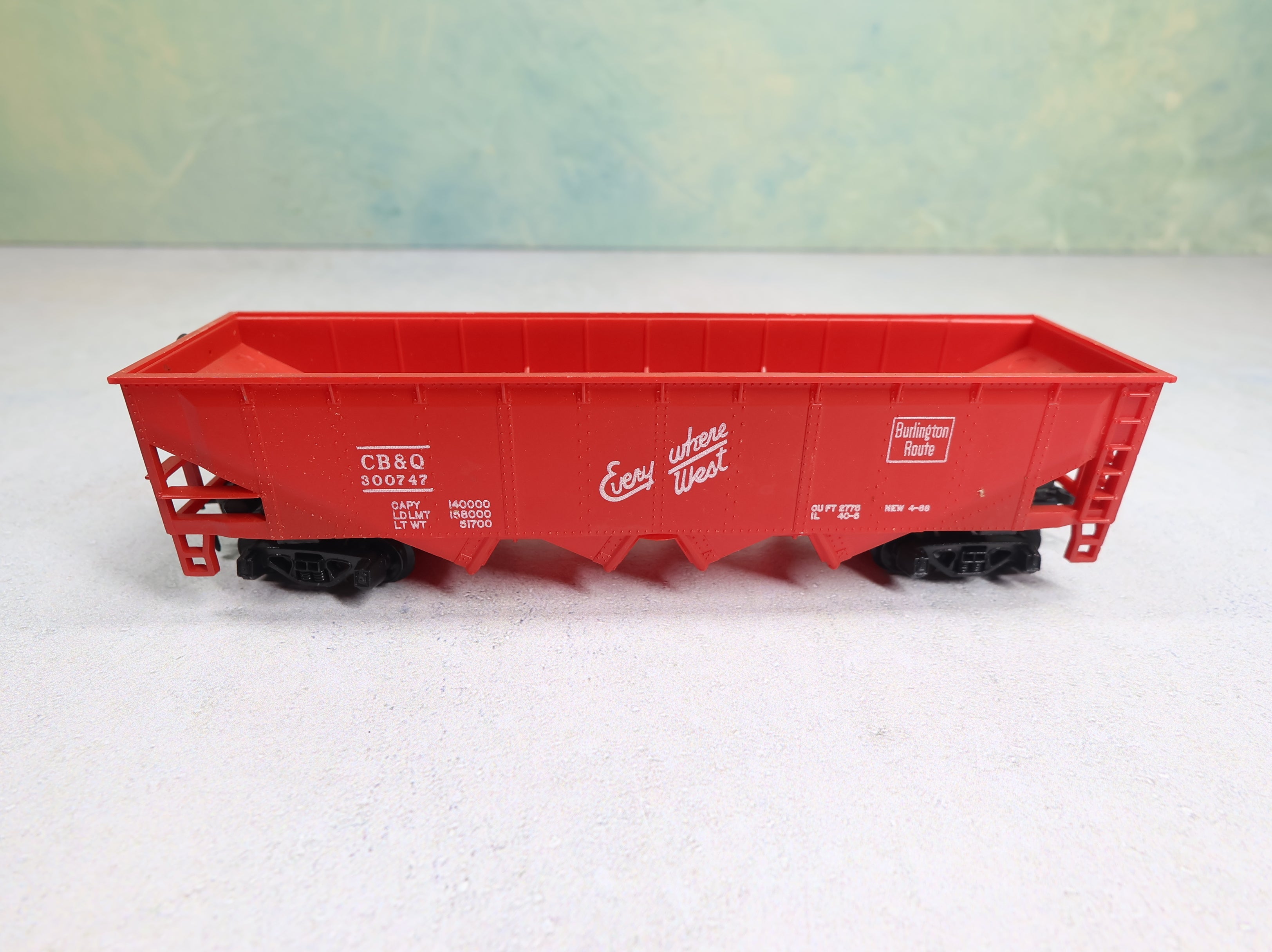 USED Tyco HO Scale 4 Bay Open Hopper Chicago, Burlington and Quincy CB&Q #300747
