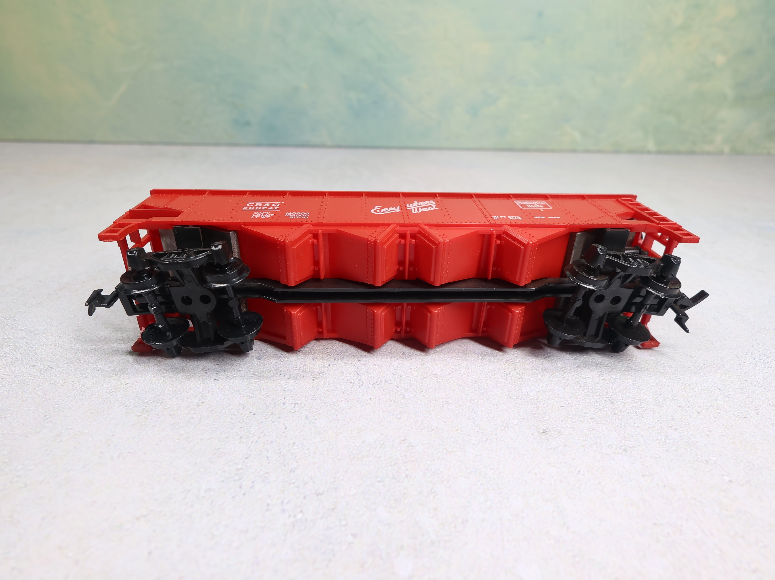 USED Tyco HO Scale 4 Bay Open Hopper Chicago, Burlington and Quincy CB&Q #300747