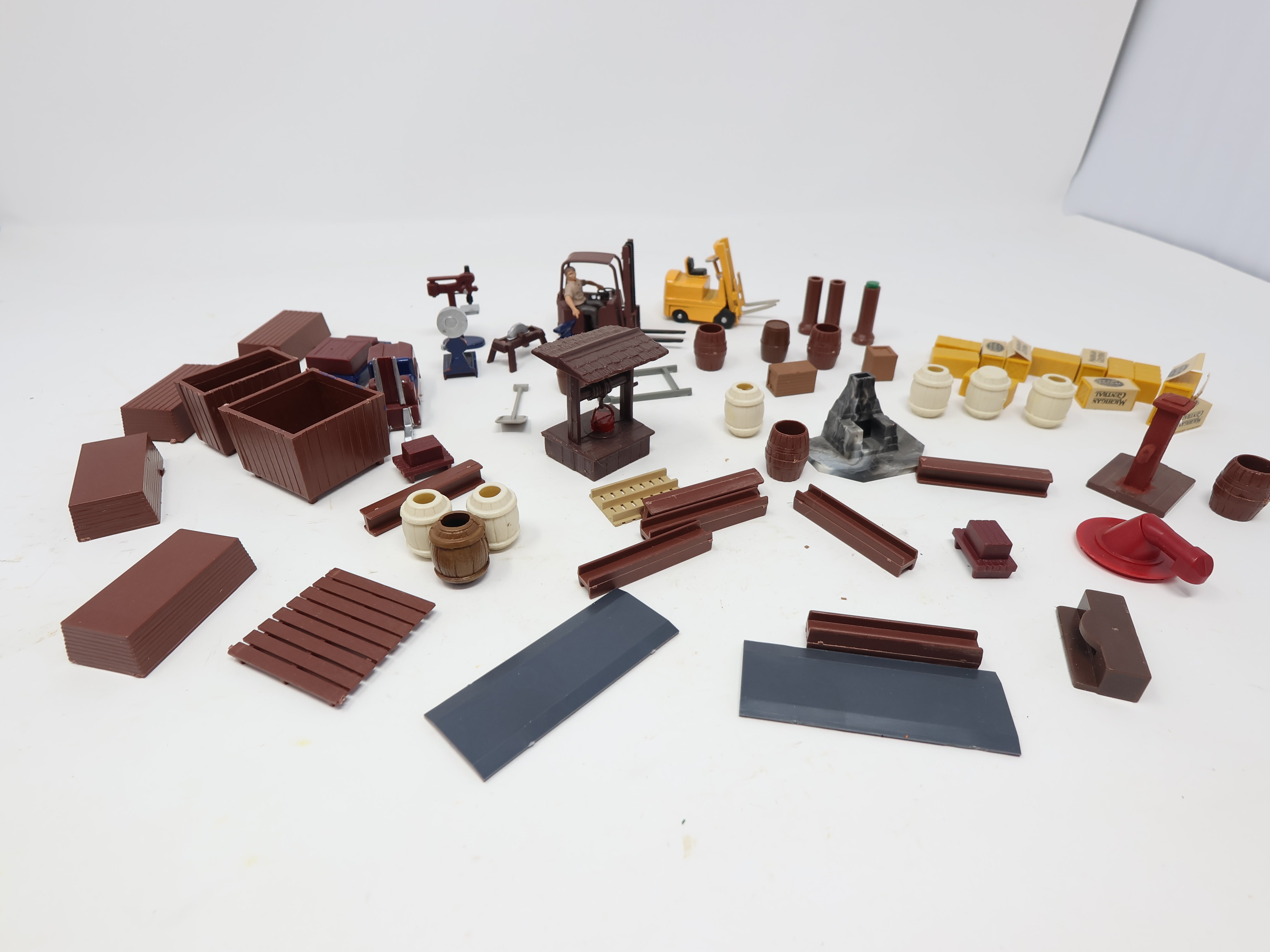USED O, Lot of Crates, Barrels, Fork Lifts and more Layout Accessories
