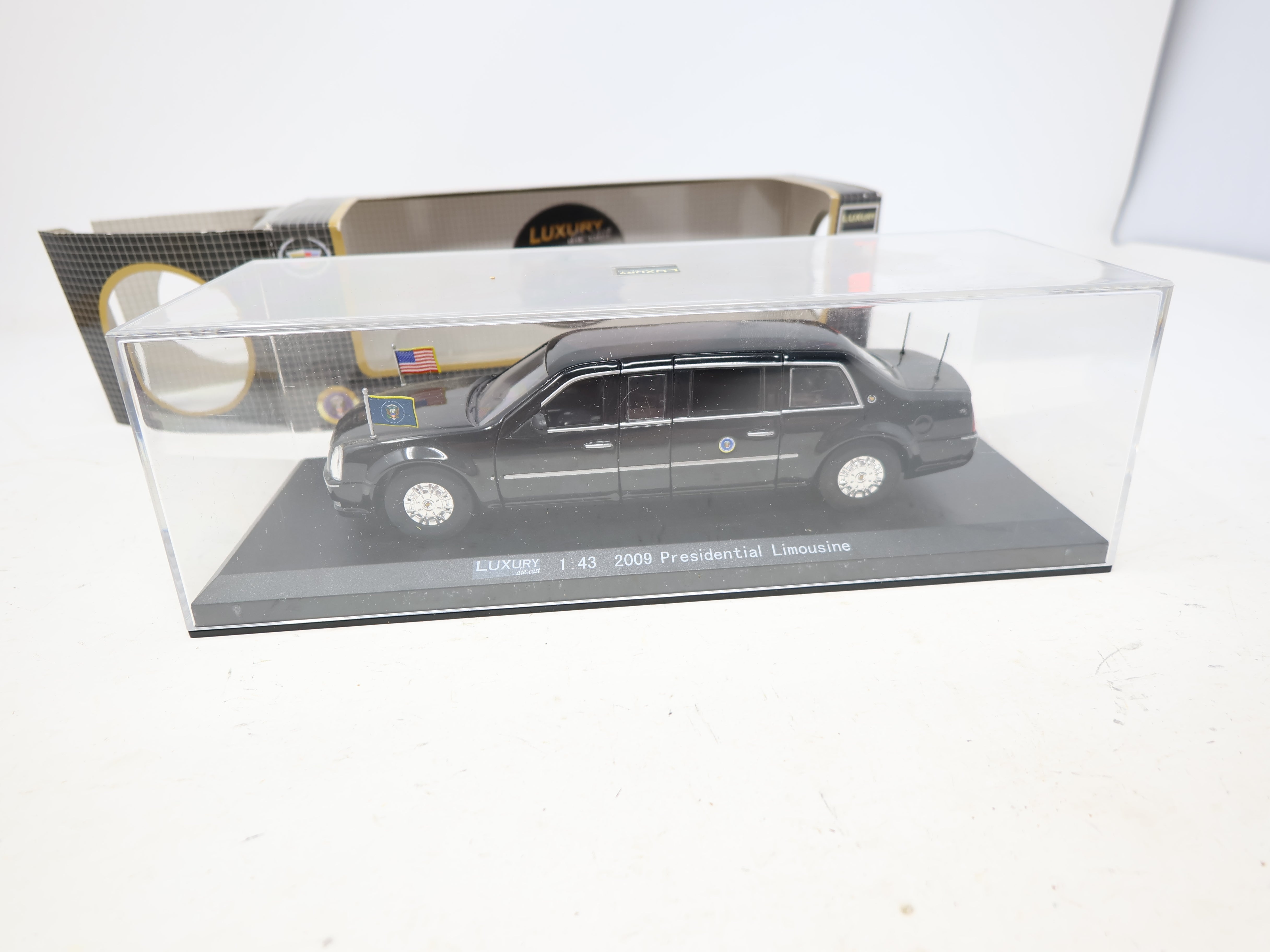 USED Luxury Diecast LDPL600-BK , 1:43 Scale Die-Cast Presidential Limousine 2009