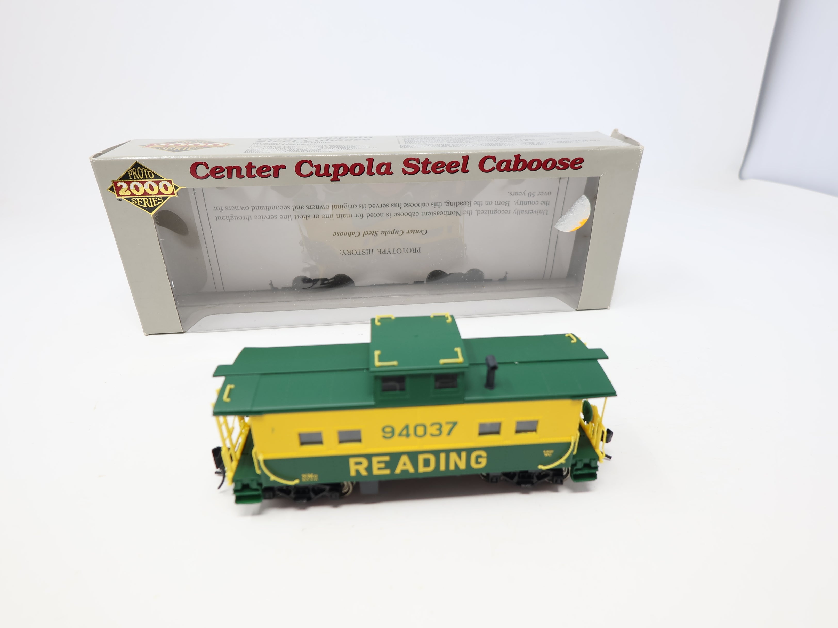 USED Life-Like 31267 HO Scale Center Cupola Steel Caboose Reading #94037 Proto2000