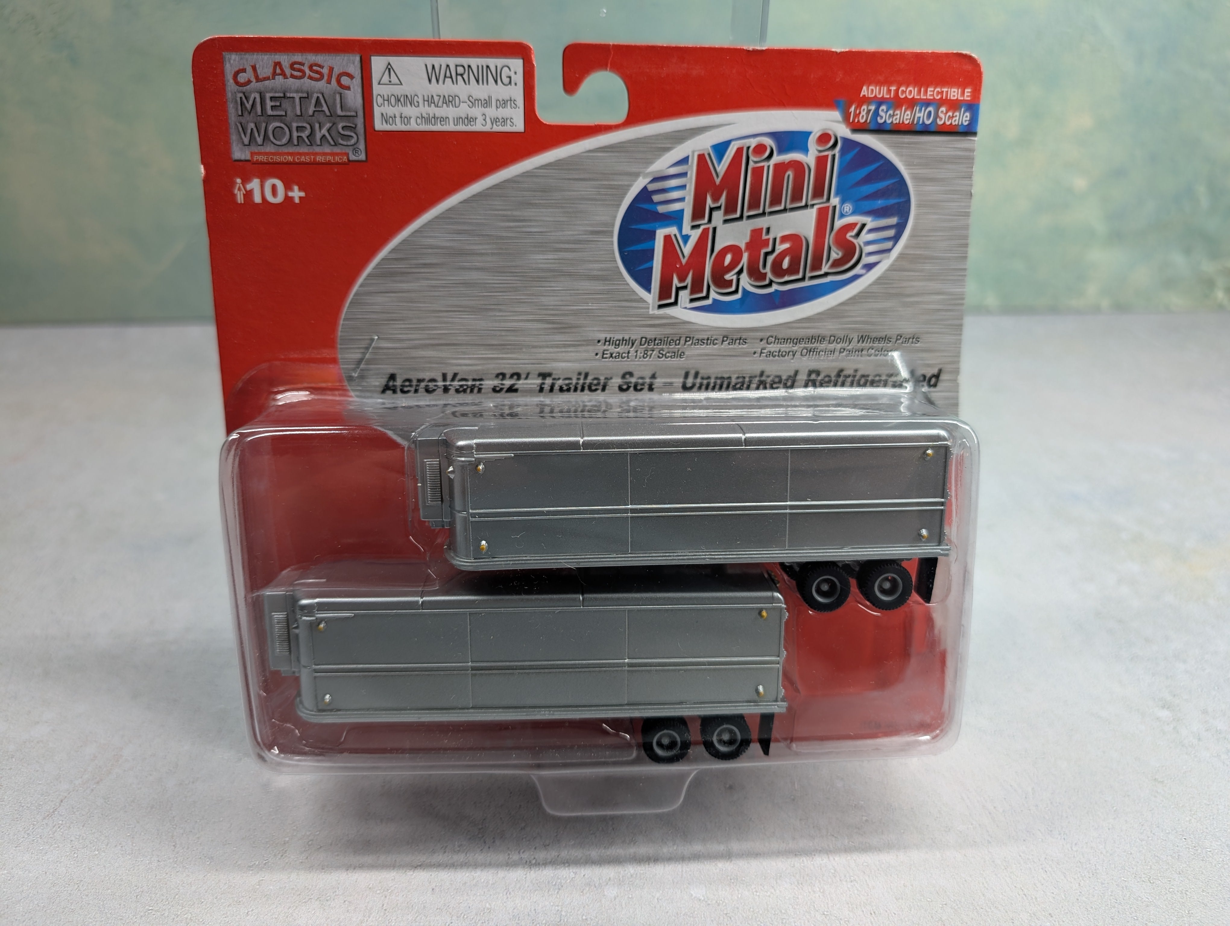Classic Metal Works 31160 HO Scale AeroVan 32' Trailer Undecorated Silver Refrigerated (2 pcs)